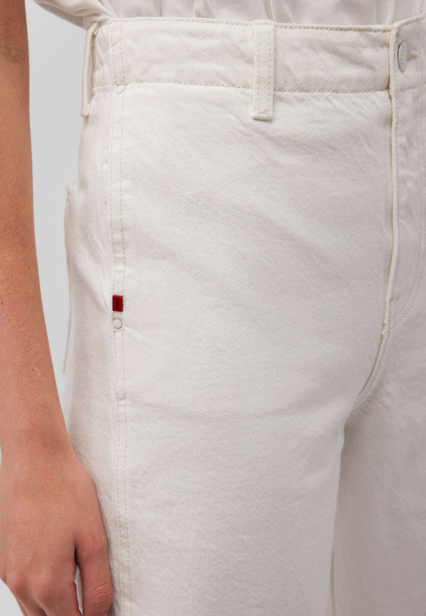 Sakura in Off White Denim Jeans Mavi