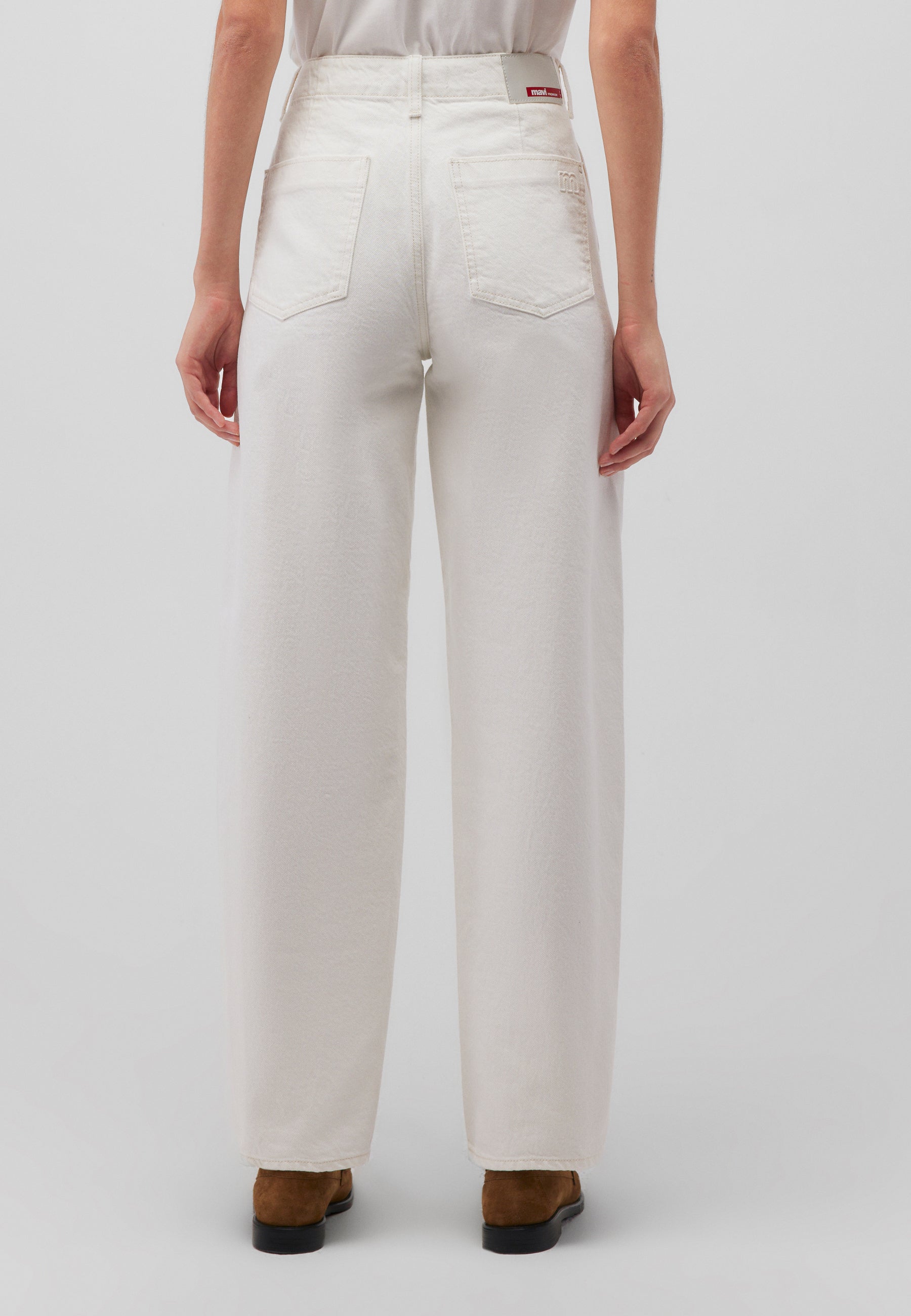 Sakura in Off White Denim Jeans Mavi