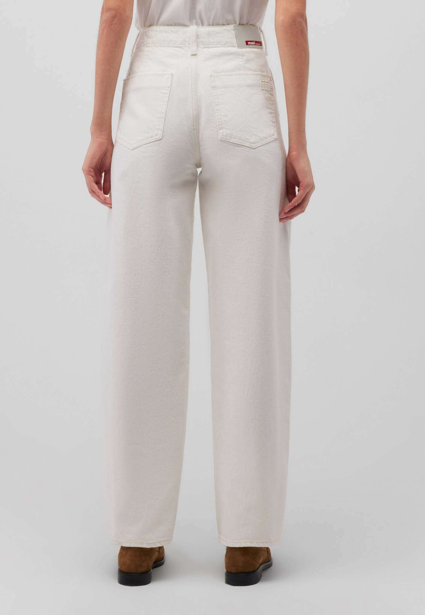 Sakura in Off White Denim Jeans Mavi