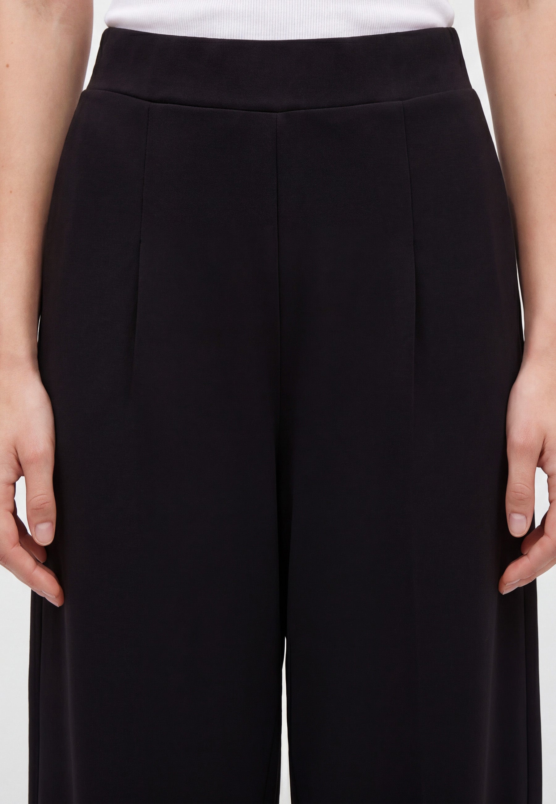 Knit Pants in Jet Black