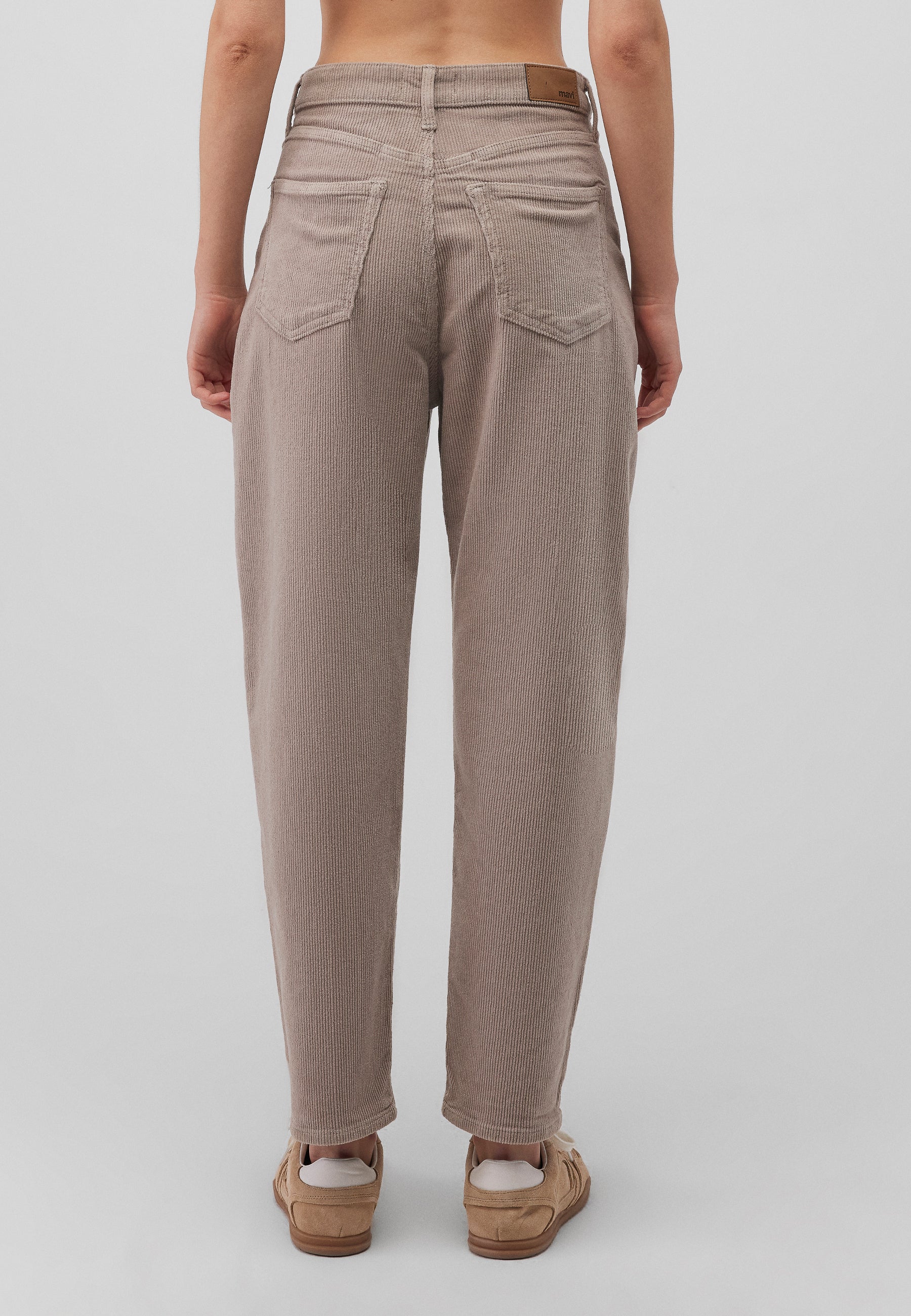 Laura in Moon Rock Cord Hosen Mavi