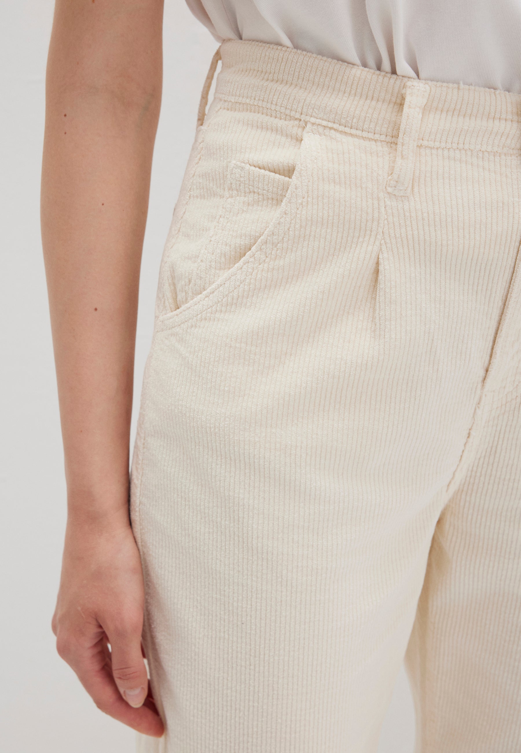 Laura in Angora Cord Hosen Mavi