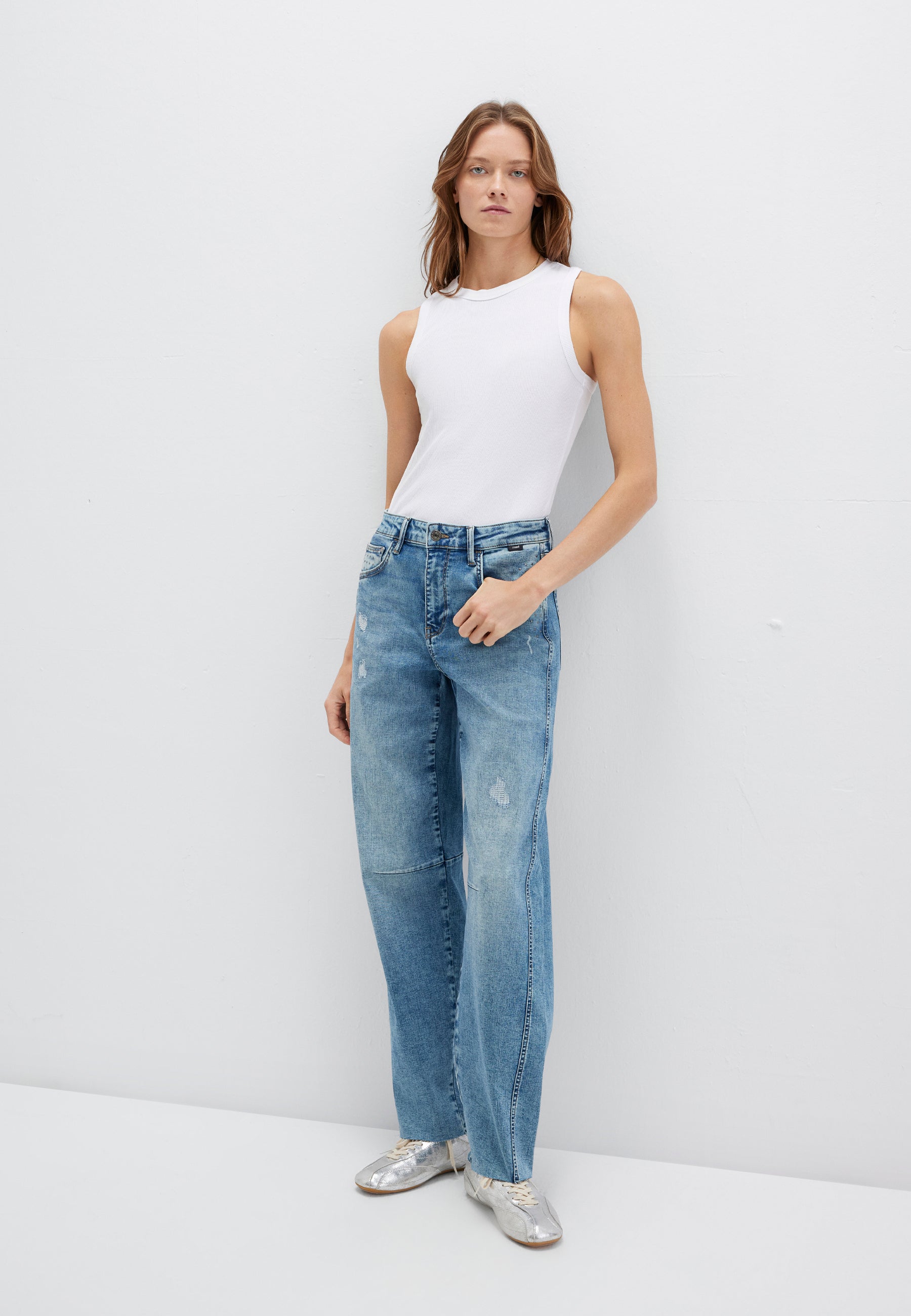 Leila With Cut in Mid Shaded Glam Jeans Mavi