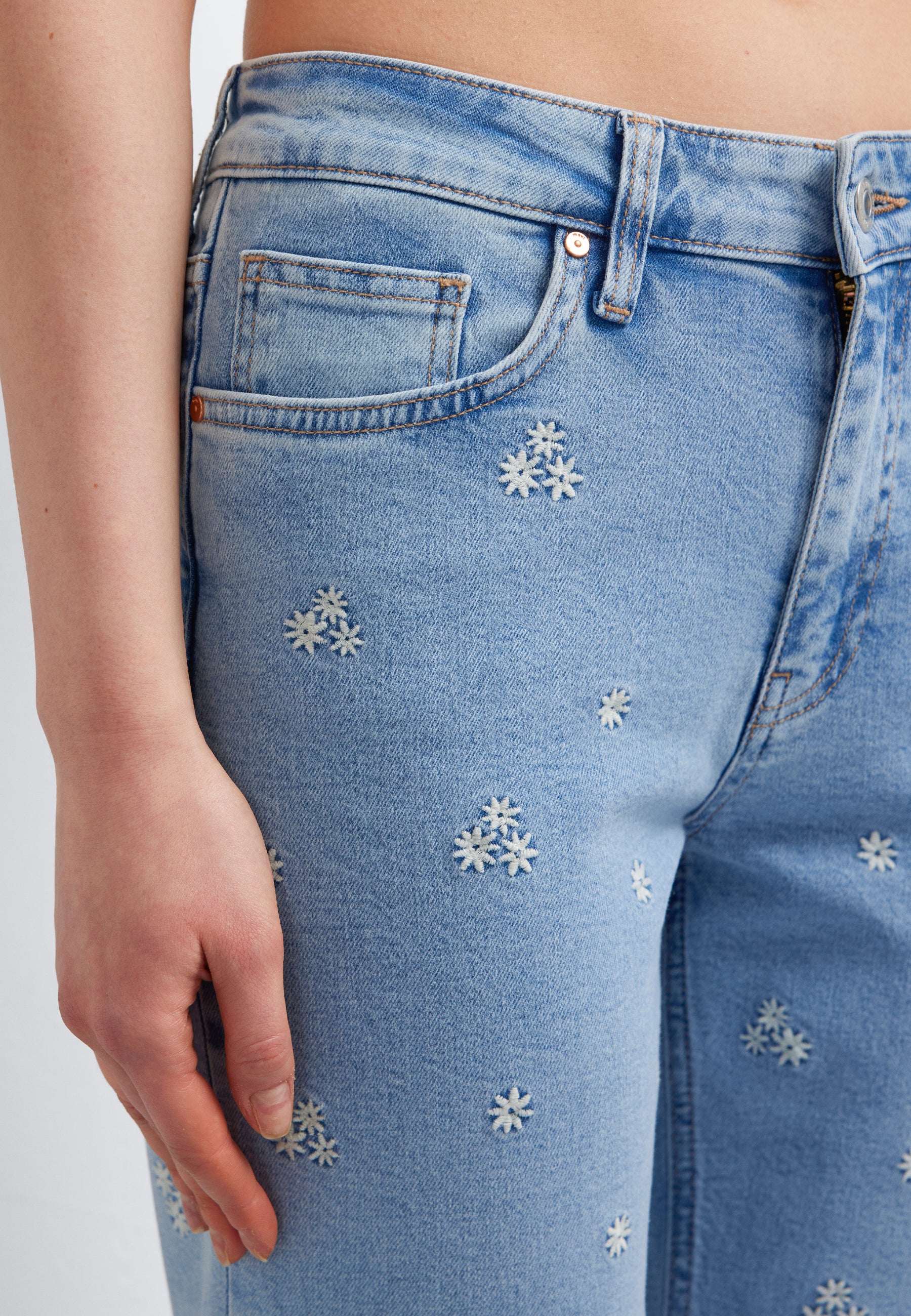 New York in Lt Blue Denim Jeans Mavi