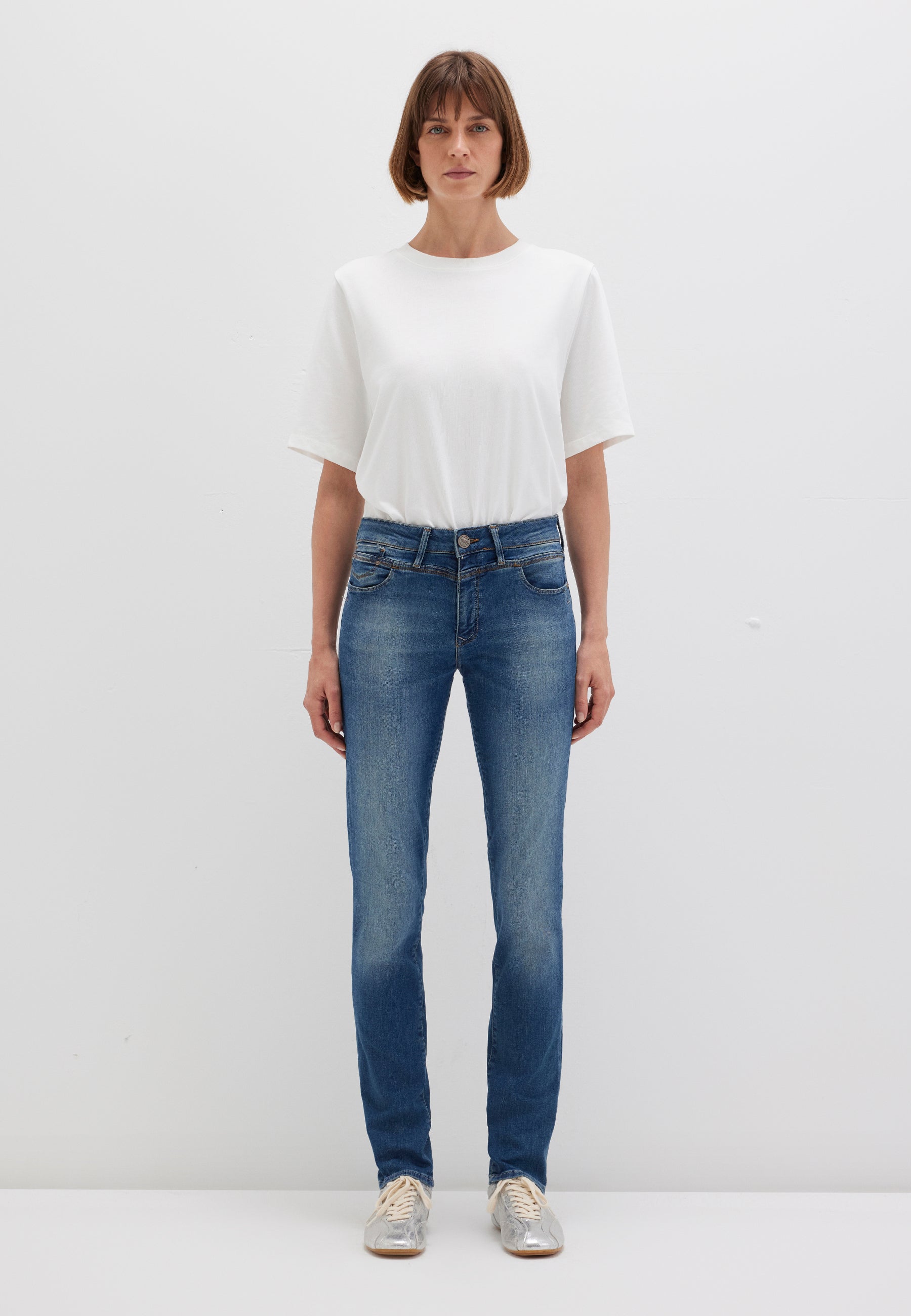 Sophie in Deep Memory Fit Jeans Mavi