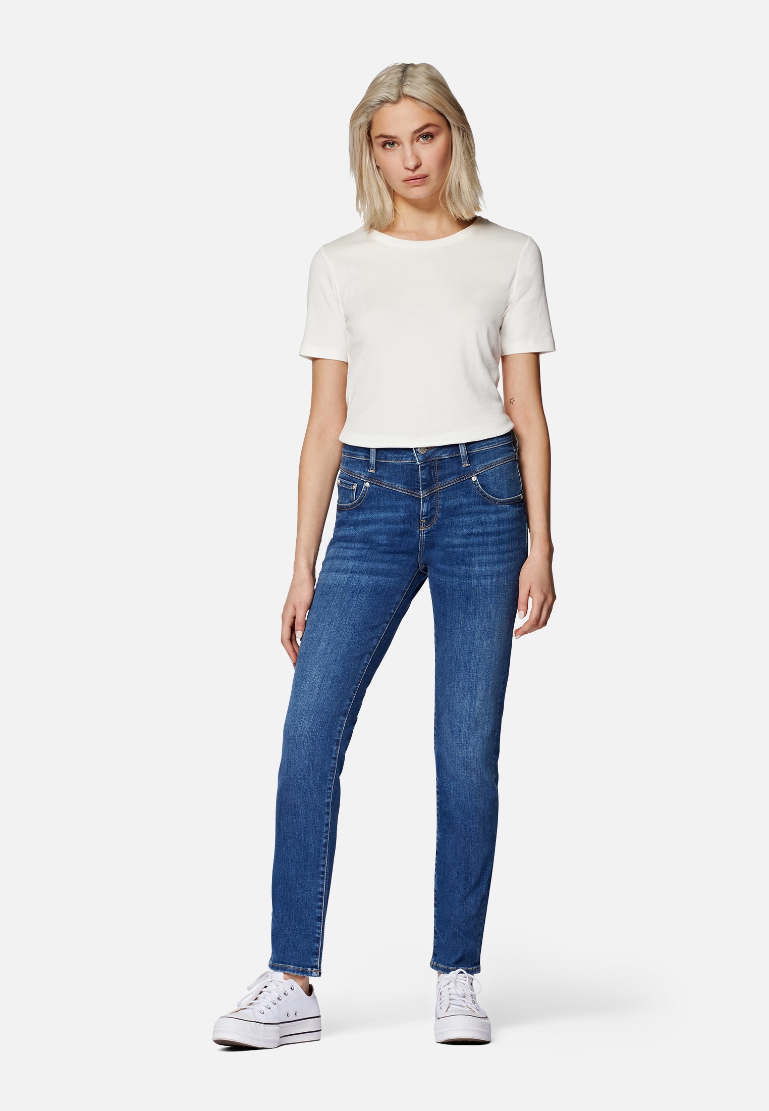 Sophie in Mid Shaded Blue Str Jeans Mavi