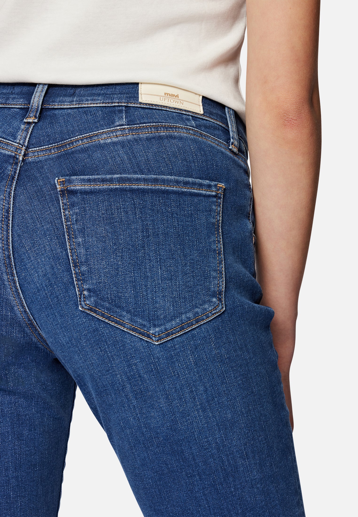 Sophie in Mid Shaded Blue Str Jeans Mavi
