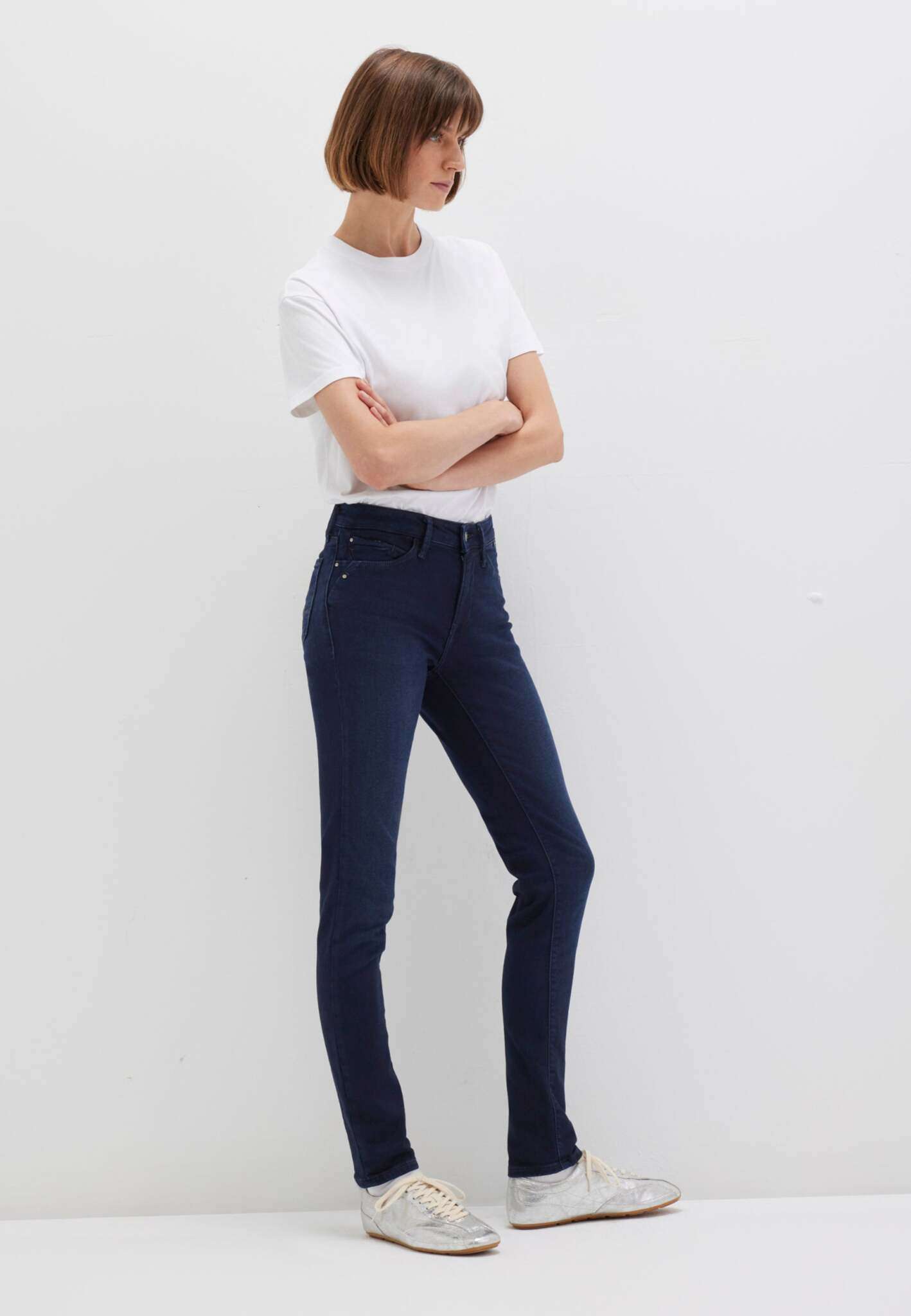 Sophie in Ink Uptown Sporty Jeans Mavi
