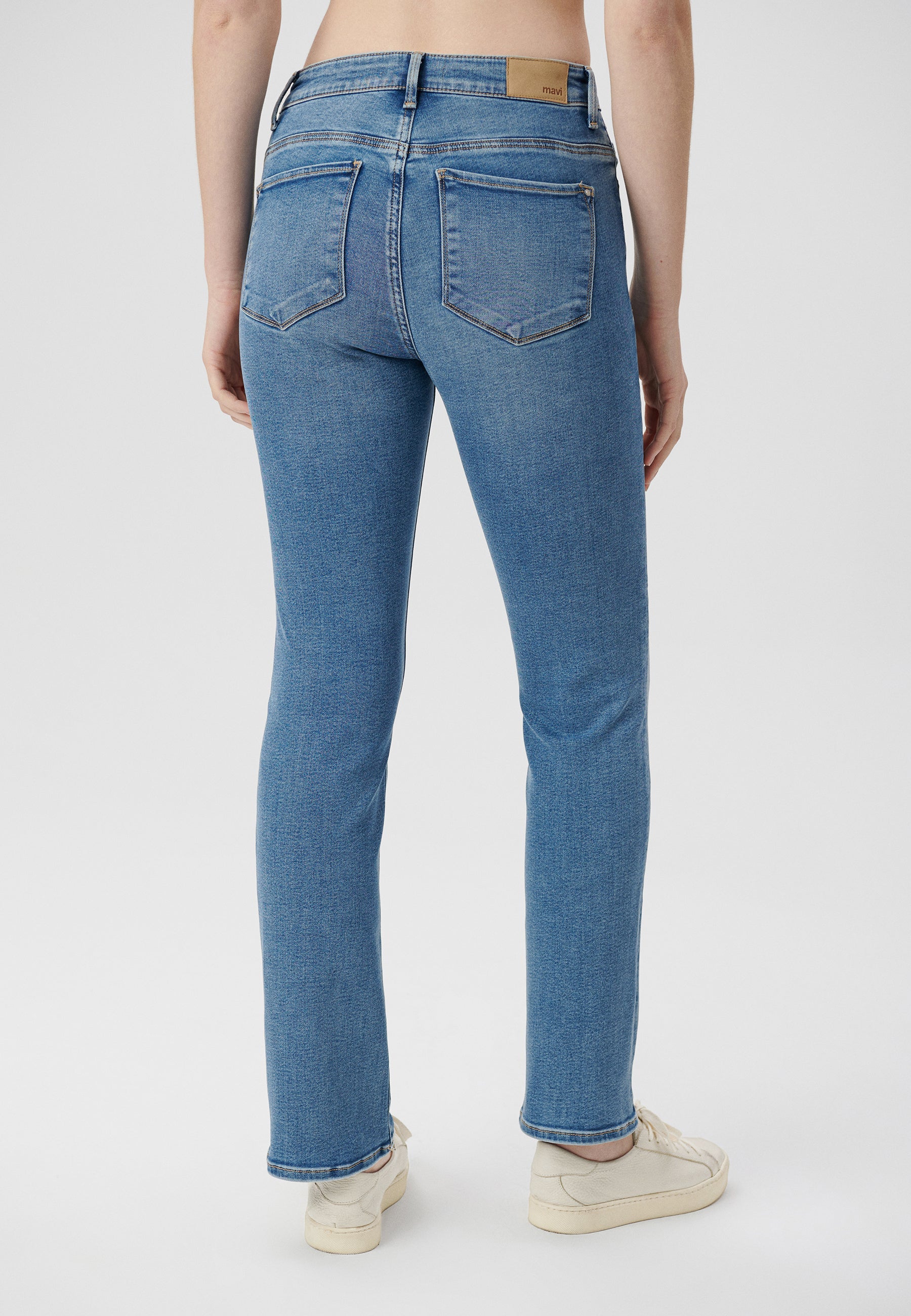Kendra in Lt Brushed Super Shape Jeans Mavi