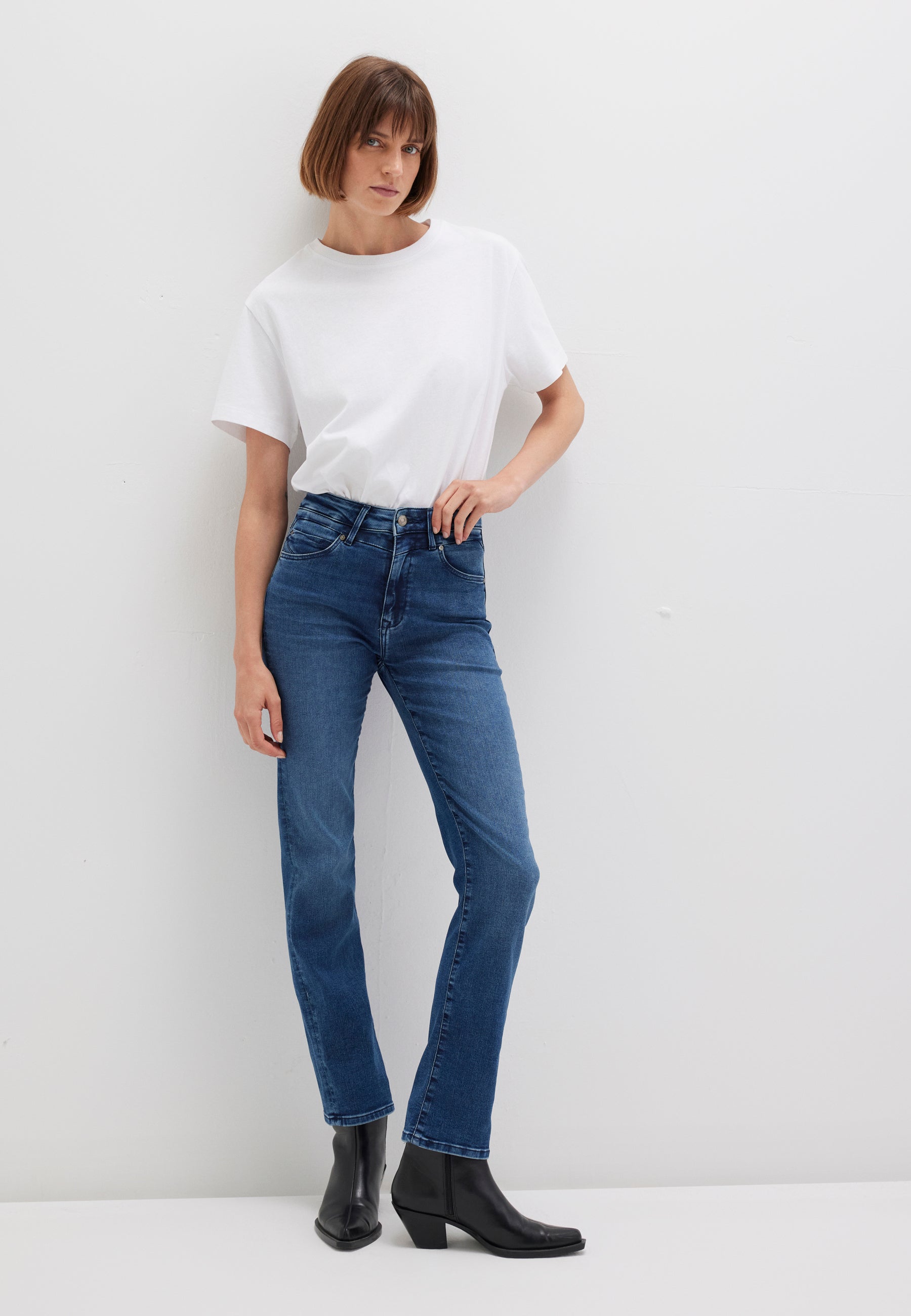 Kendra in Indigo Blue Sateen Str Jeans Mavi