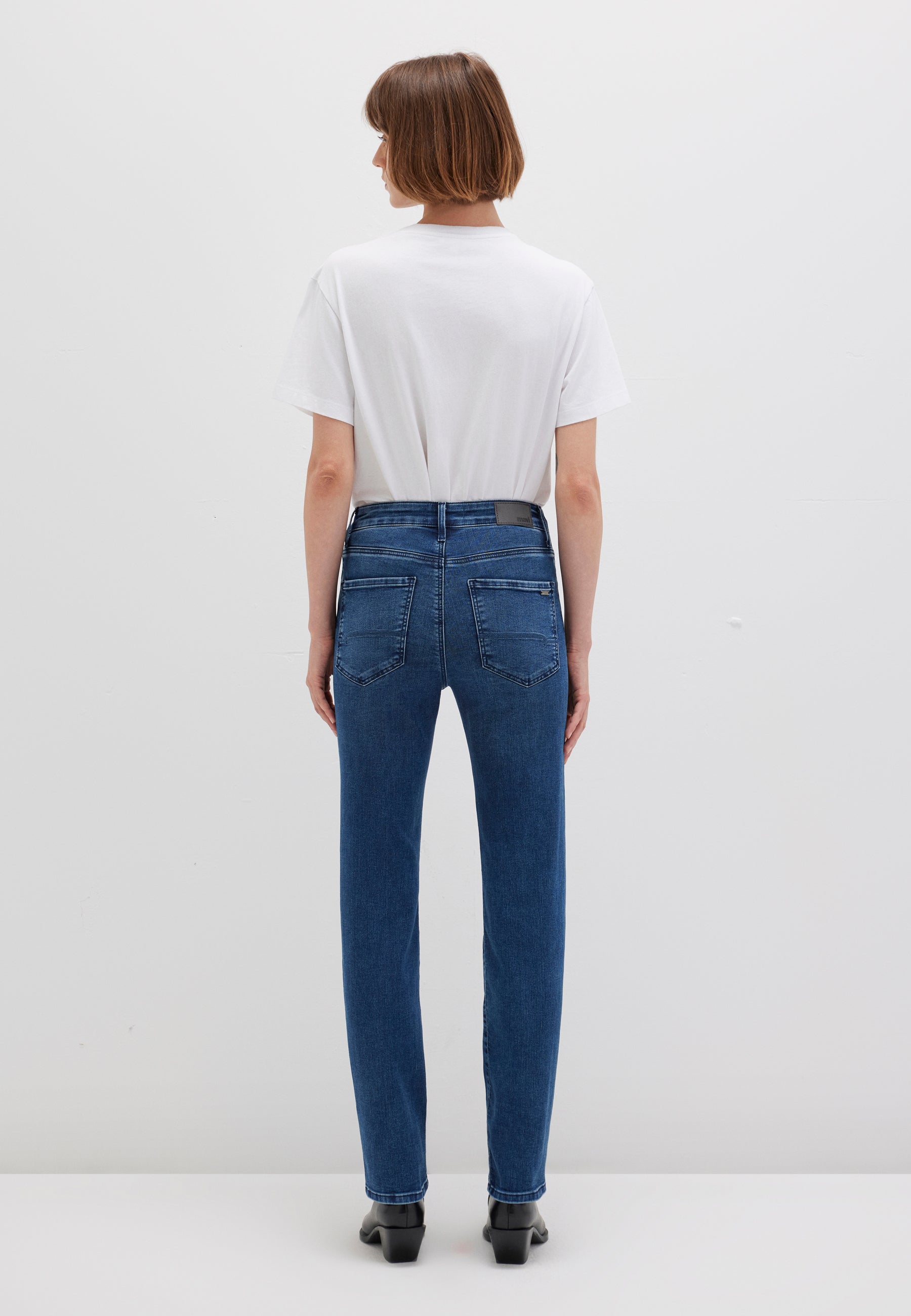 Kendra in Indigo Blue Sateen Str Jeans Mavi