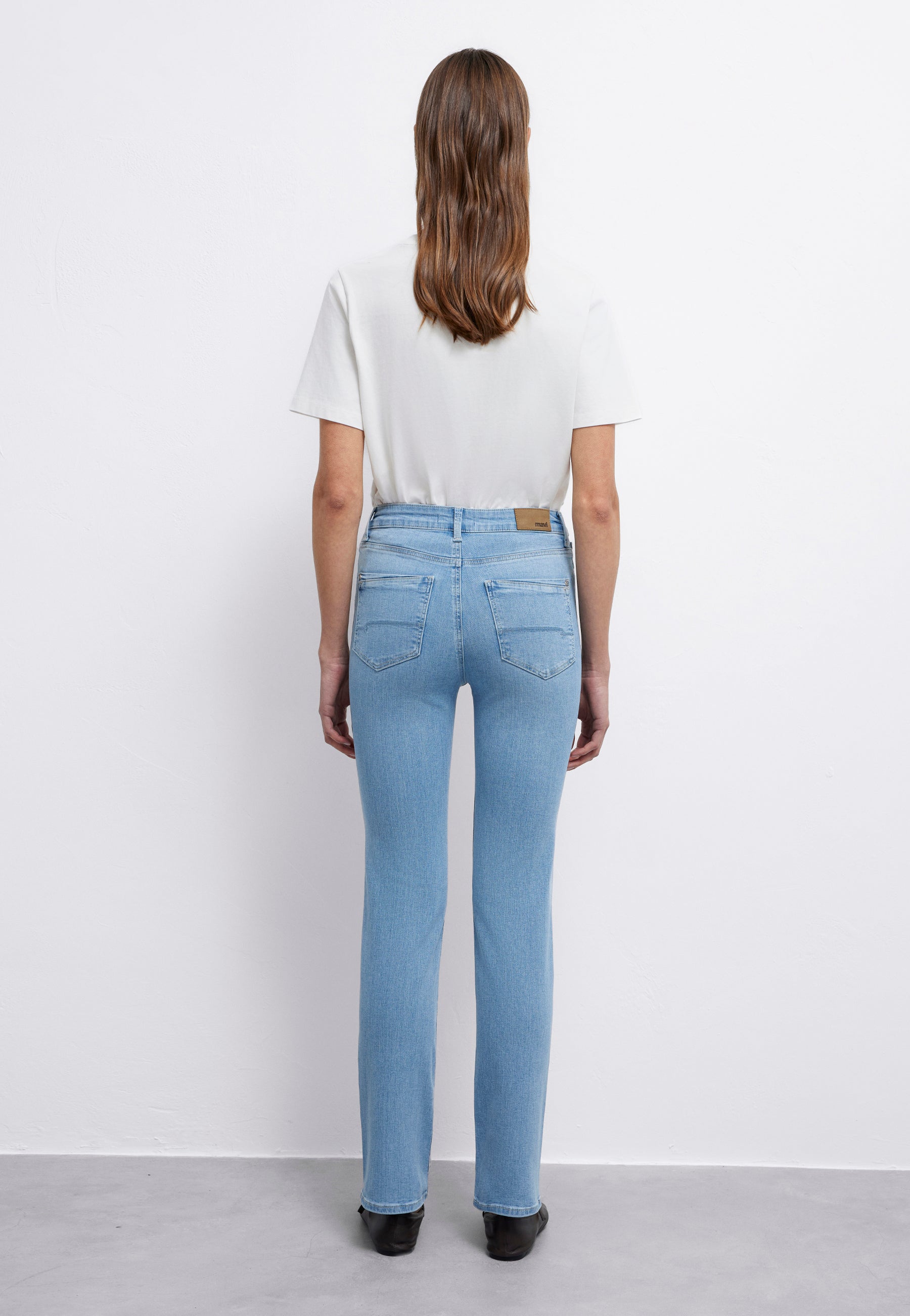 Kendra in Lt Brushed Glam Jeans Mavi