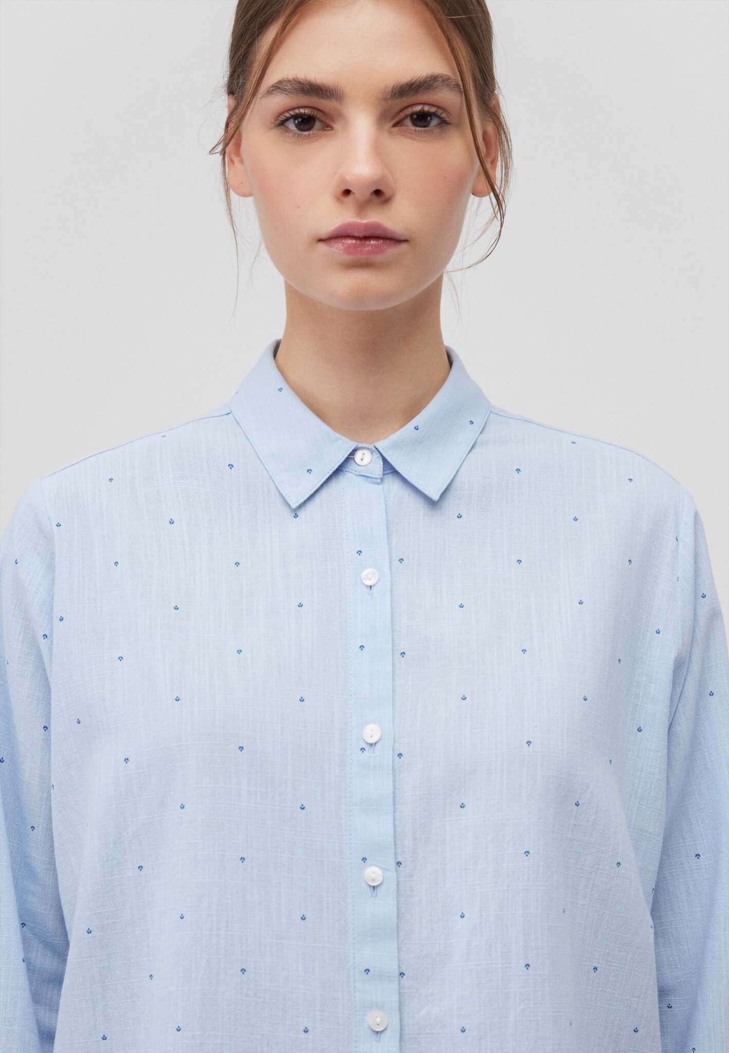 Woven Shirt in Ensign Blue Tiny Leaf Print Hemden Mavi