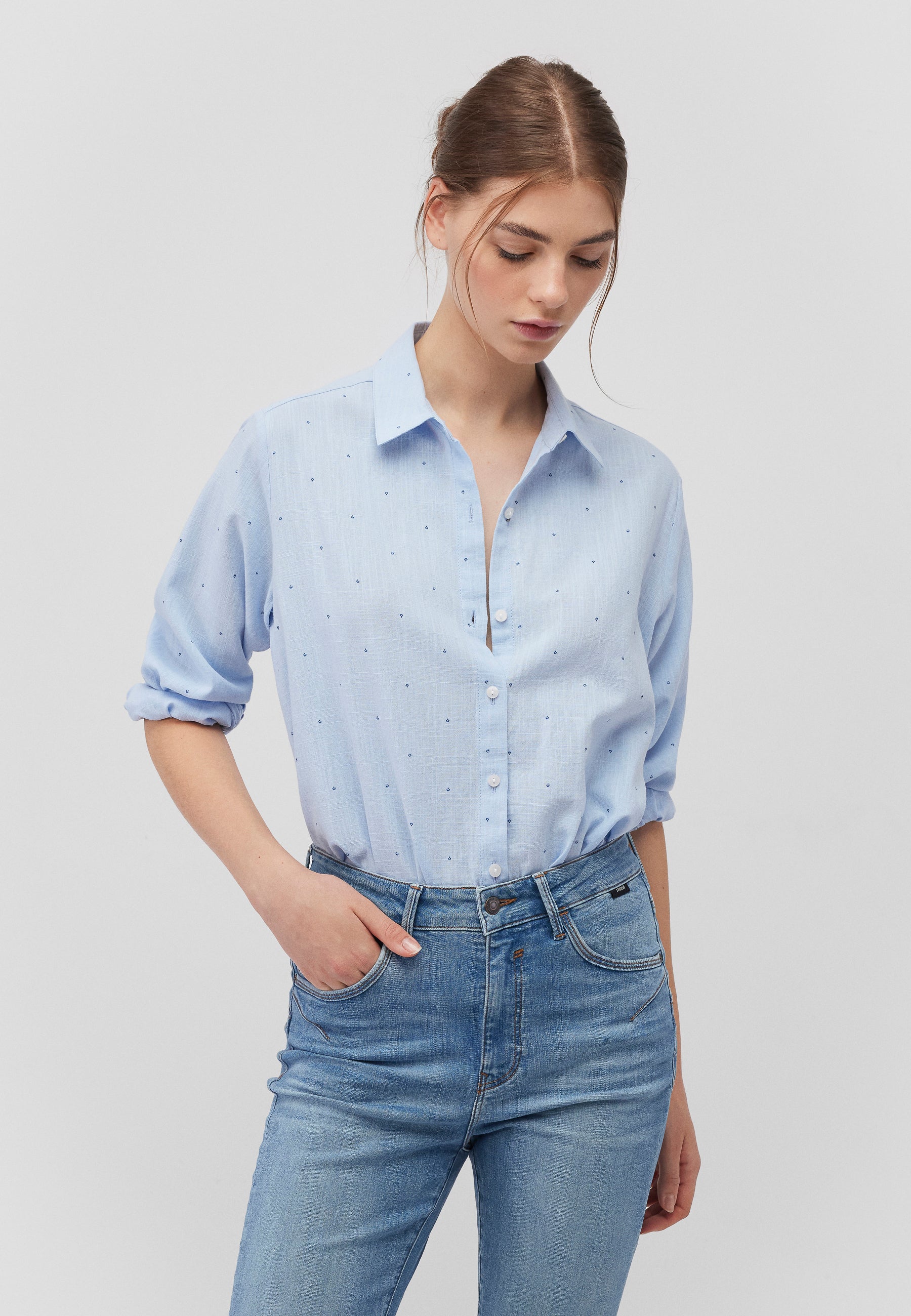 Woven Shirt in Ensign Blue Tiny Leaf Print Hemden Mavi