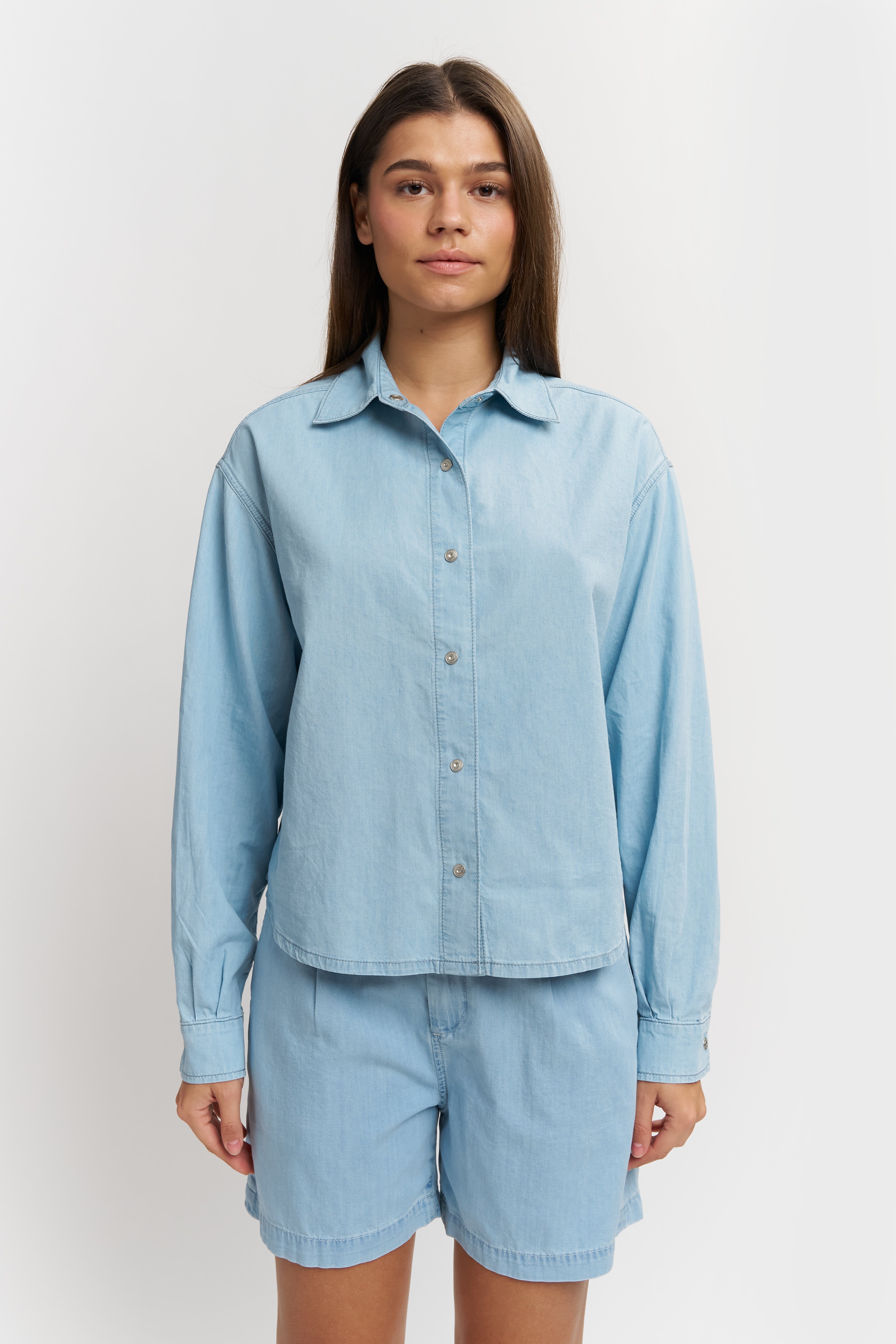 Carlia in Lt Blue Lt Denim Hemden Mavi