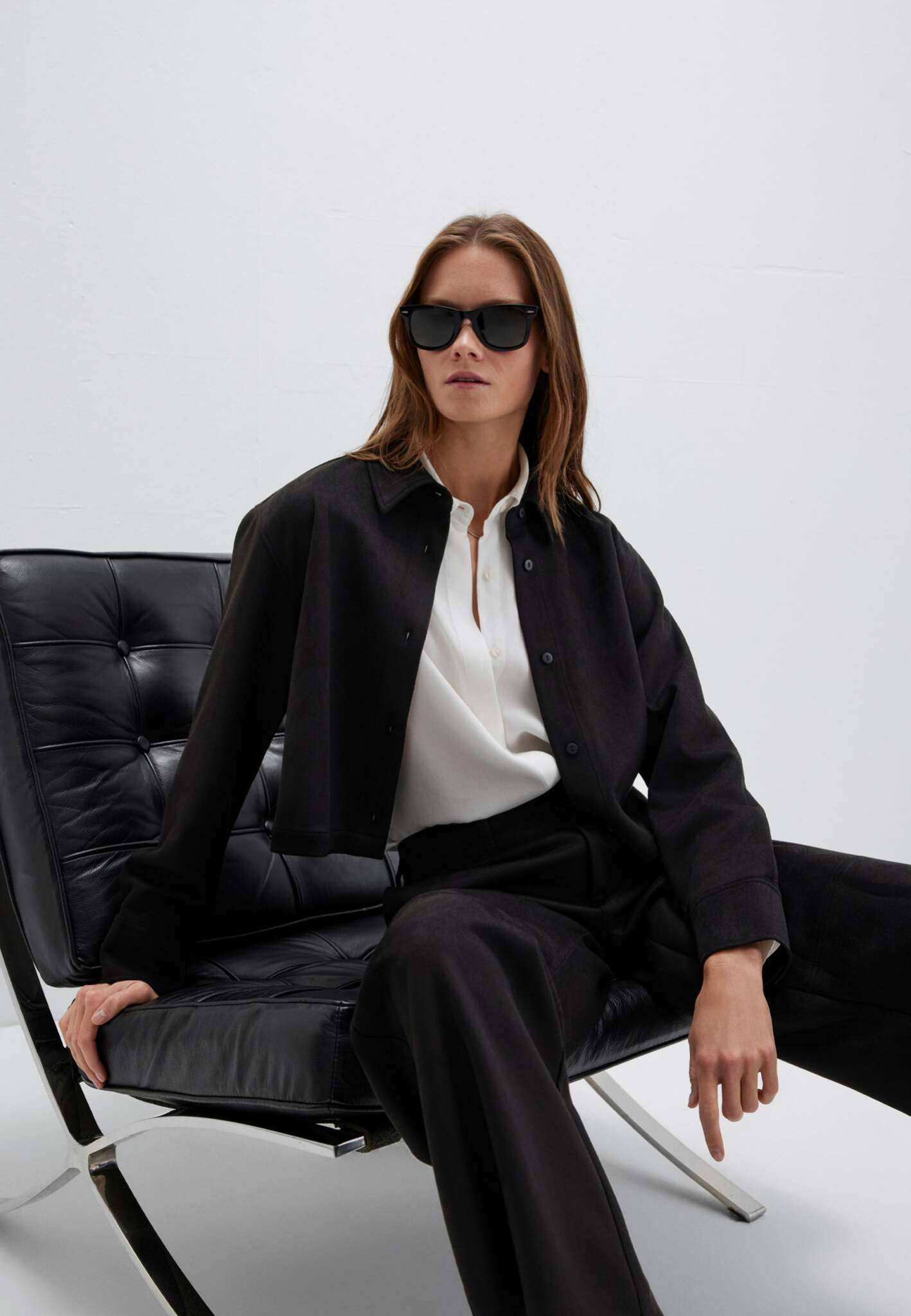 Long Sleeve Woven Shirt in Black Hemden Mavi