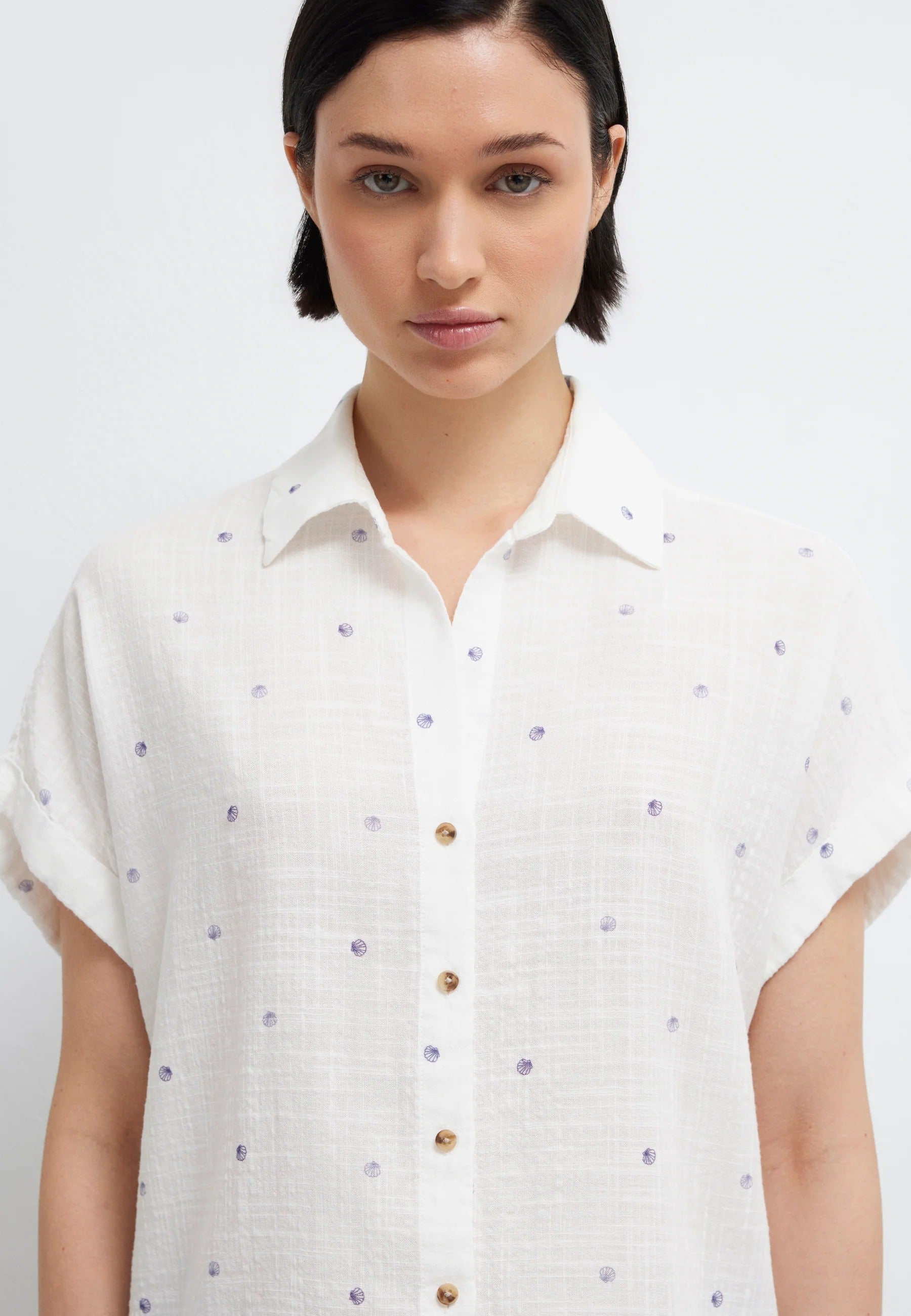 Short Sleeve Woven Shirt in Small Stroke Shell Print Hemden Mavi