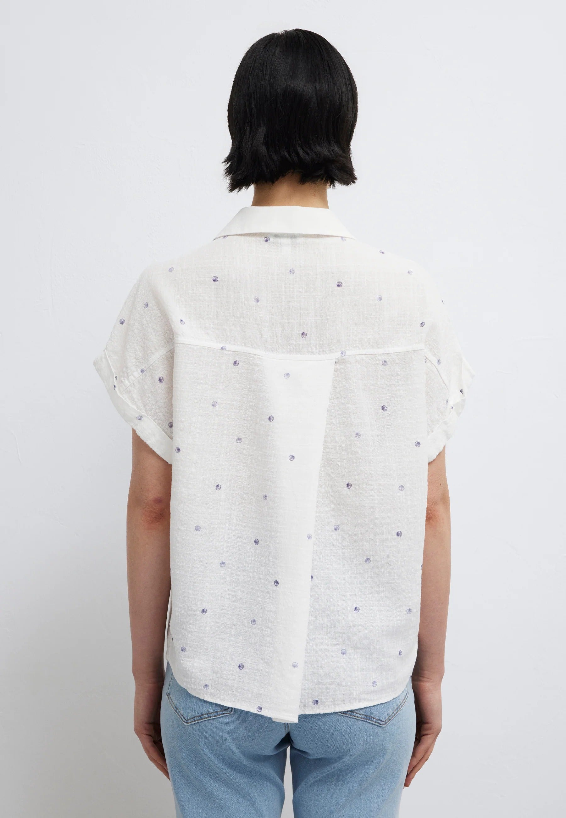 Short Sleeve Woven Shirt in Small Stroke Shell Print Hemden Mavi