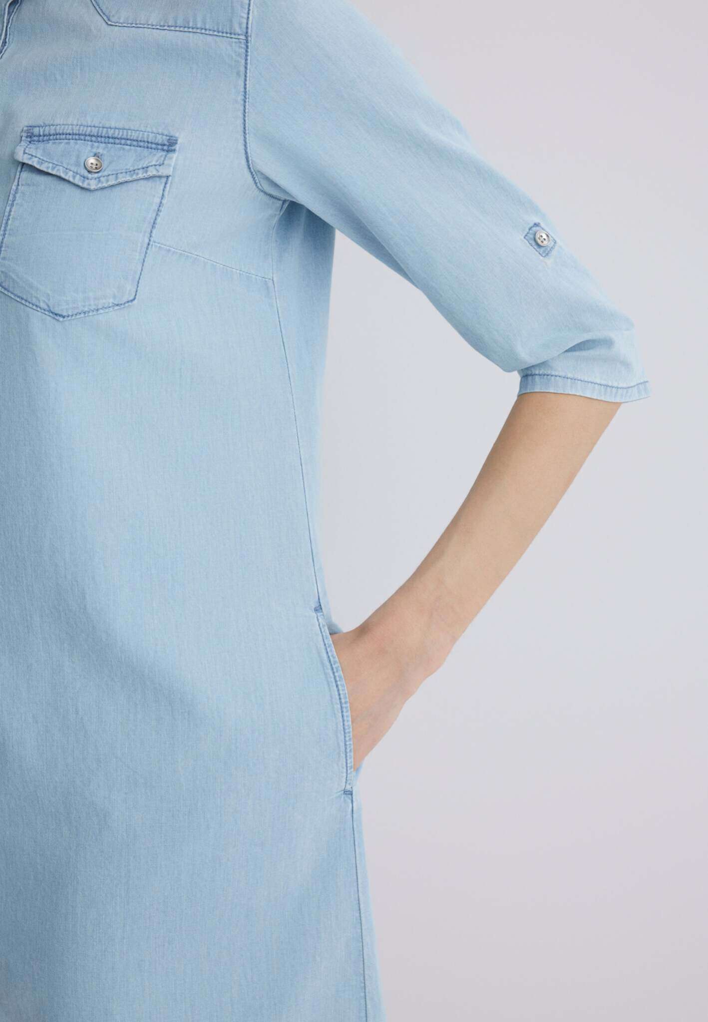 Lyra in Lt Blue Lt Denim Kleider Mavi