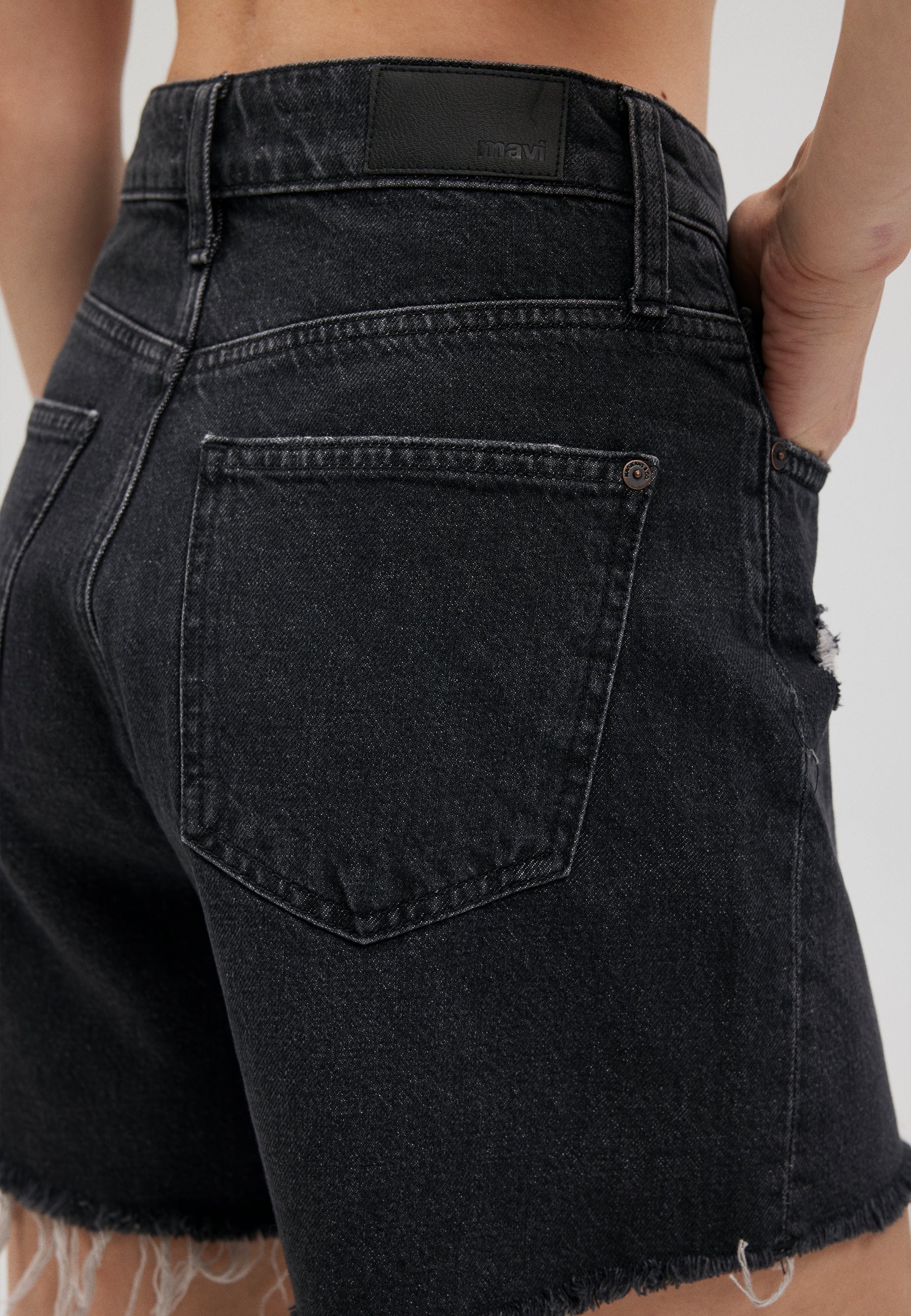 Millie in Smoke 90S Jeansshorts Mavi