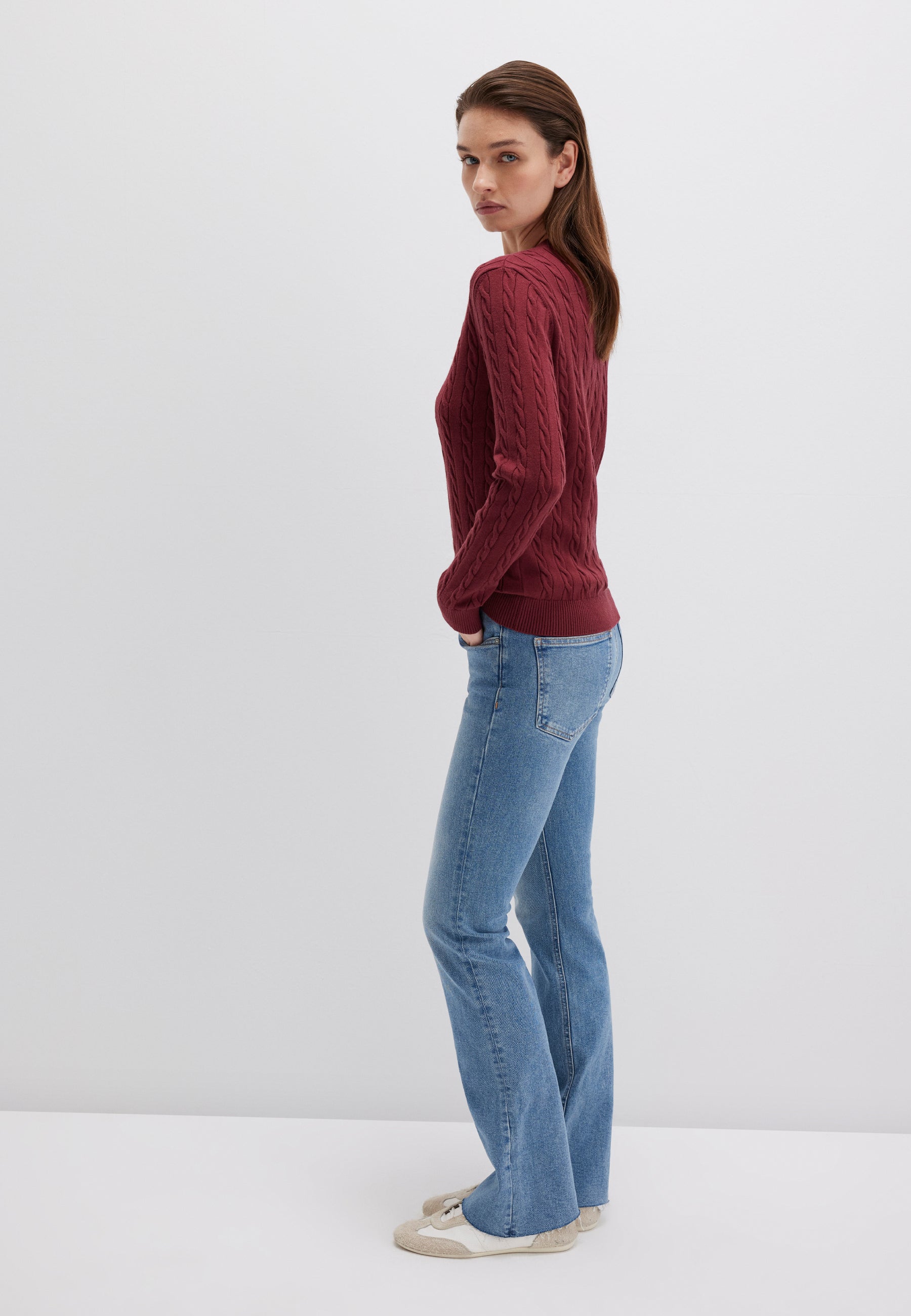 V-Neck Sweater in Cordovan Pullover Mavi
