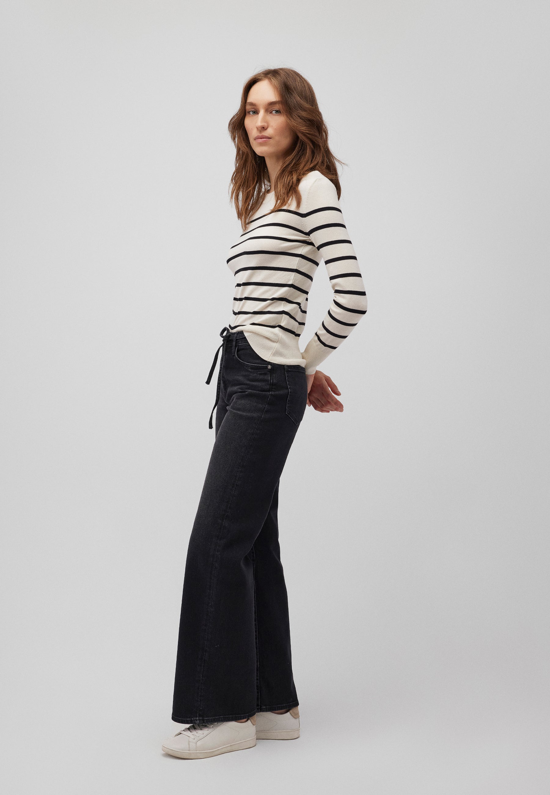 Crew Neck Sweater in Black Stripe Pullover Mavi