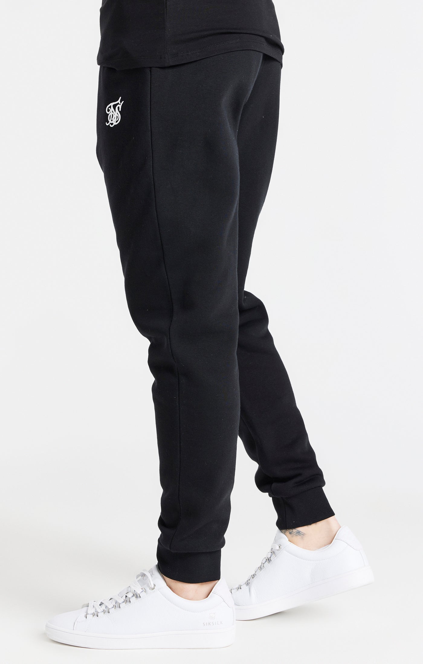 Essential Cuffed Jogger in Black Hosen SikSilk   