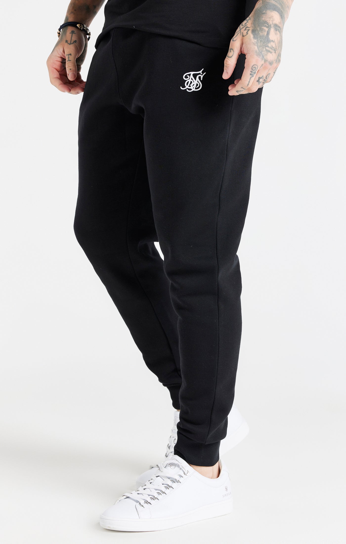 Essential Cuffed Jogger in Black Hosen SikSilk   