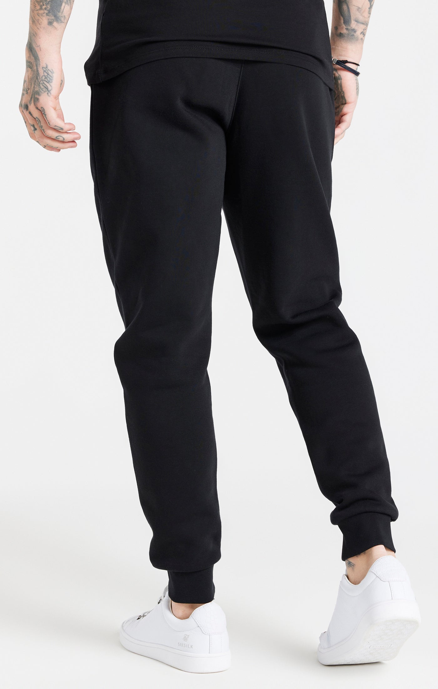 Essential Cuffed Jogger in Black Hosen SikSilk