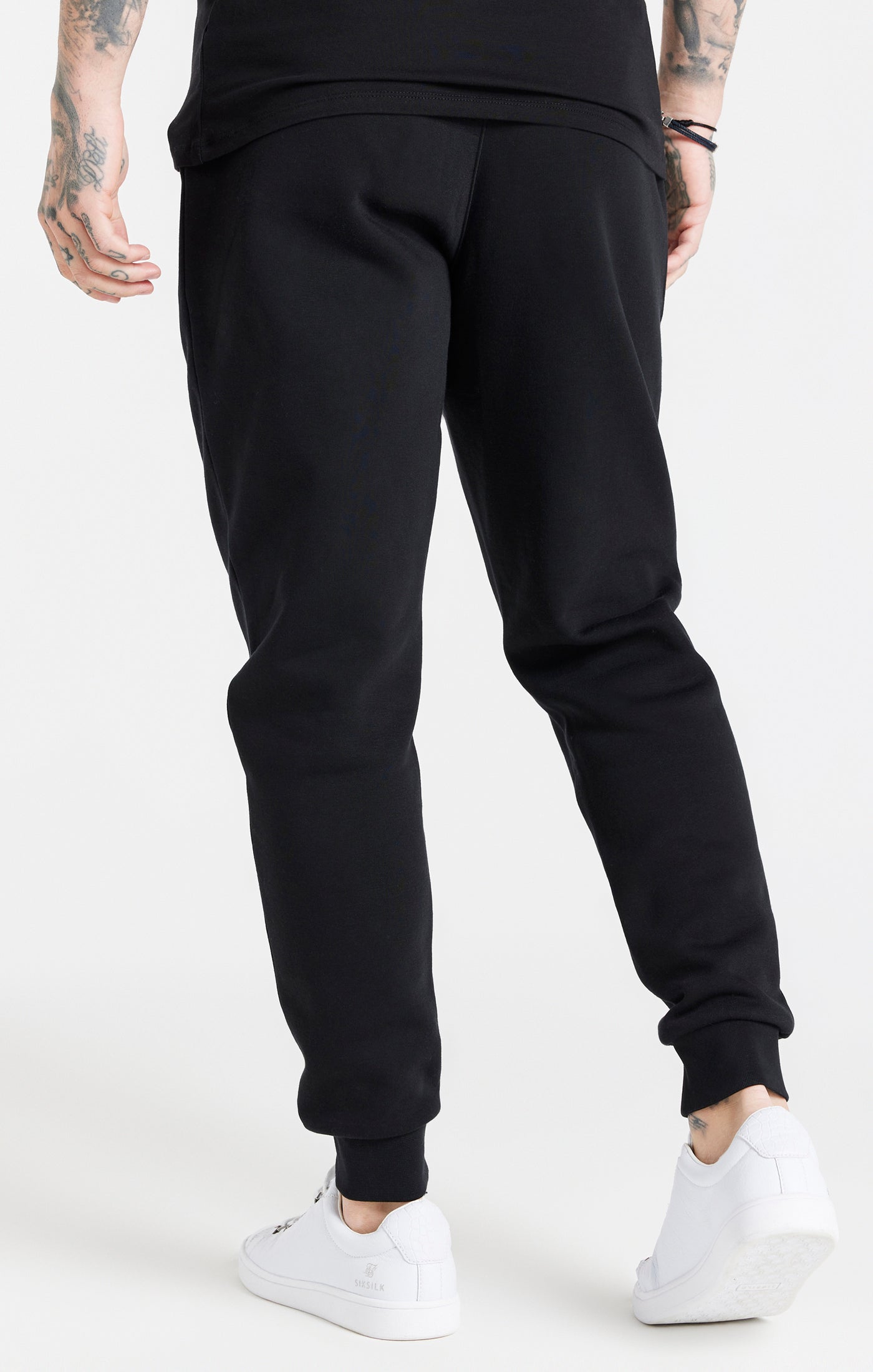 Essential Cuffed Jogger in Black Hosen SikSilk   