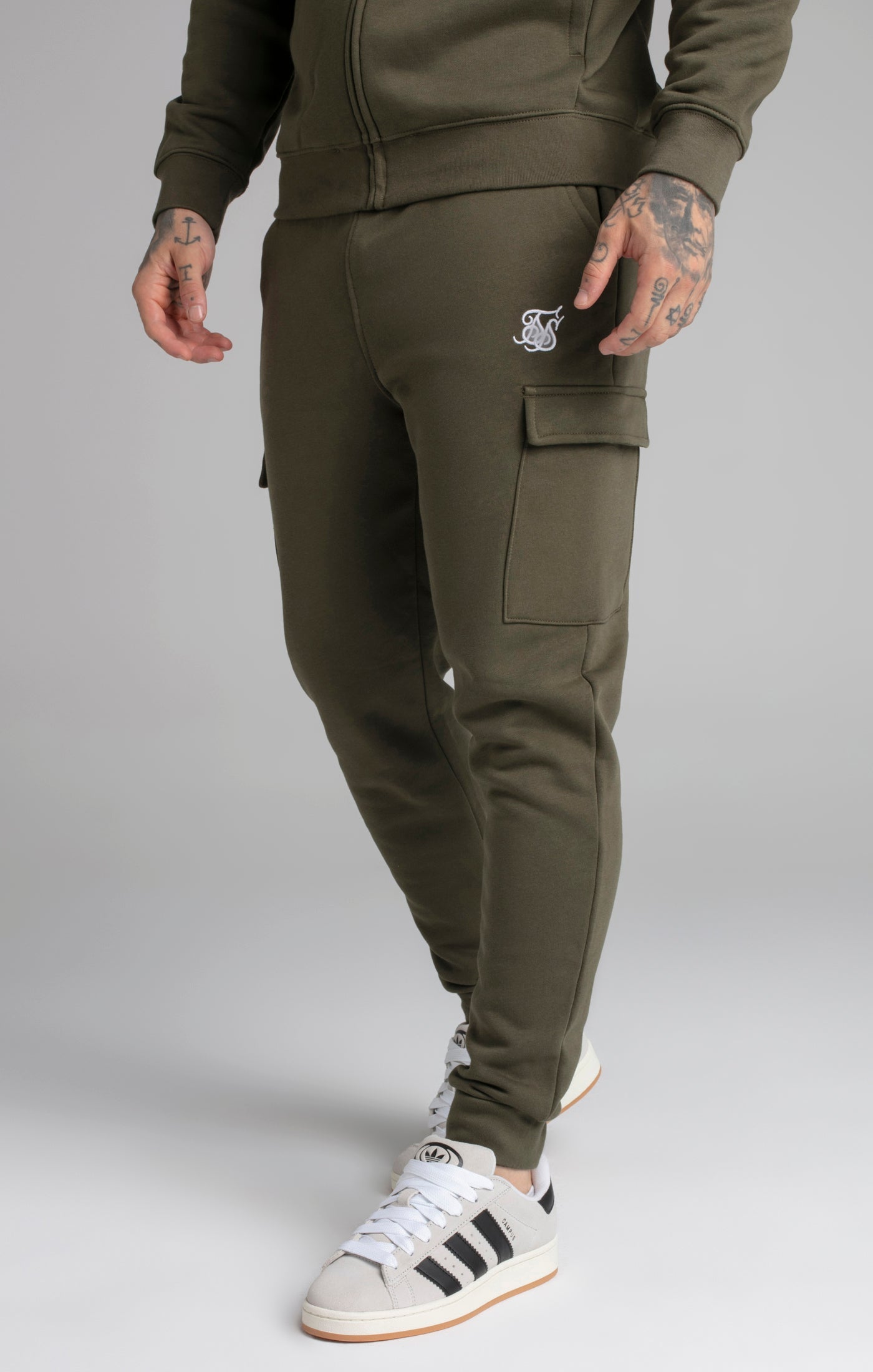 Essential Cargo Jogger in Khaki Hosen SikSilk   