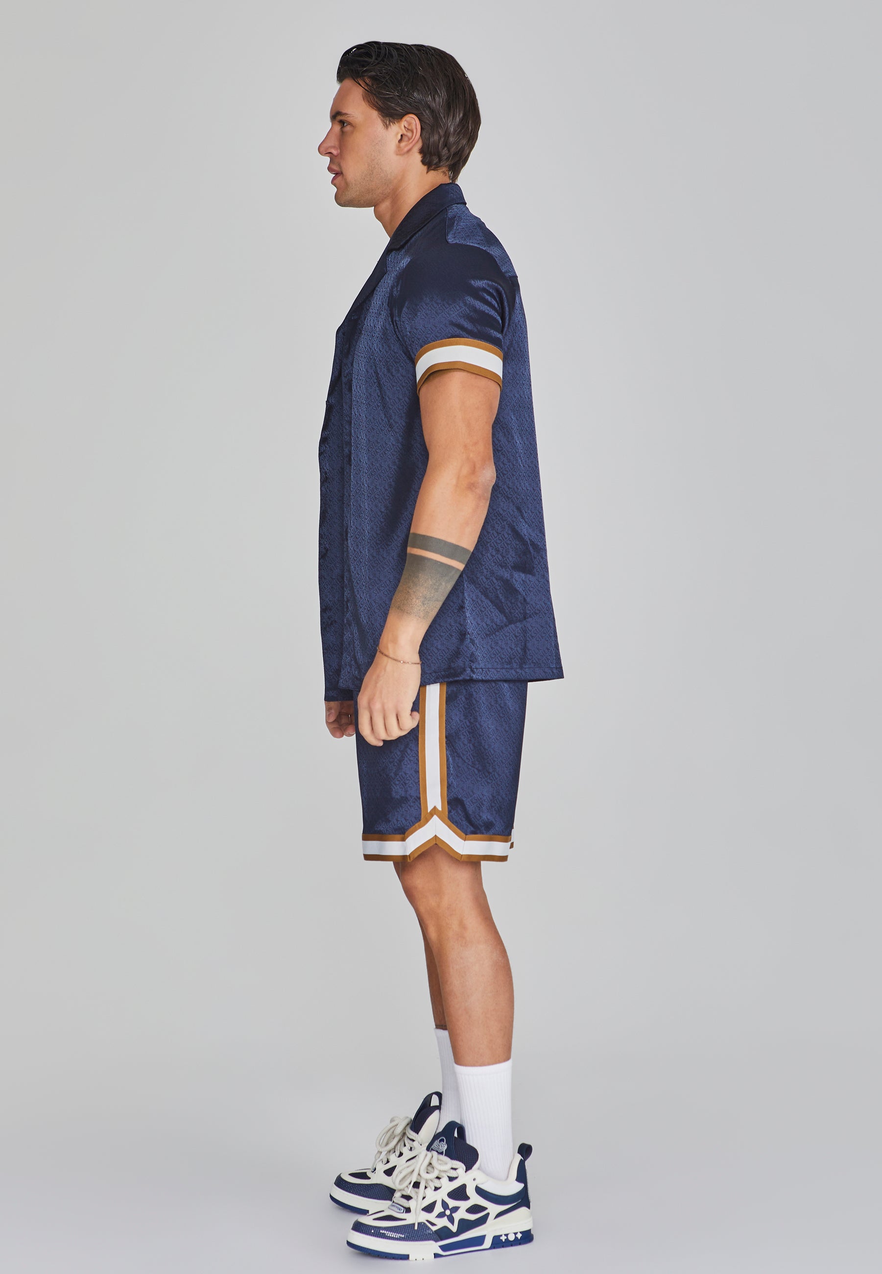 Resort Shorts in Navy Shorts SikSilk