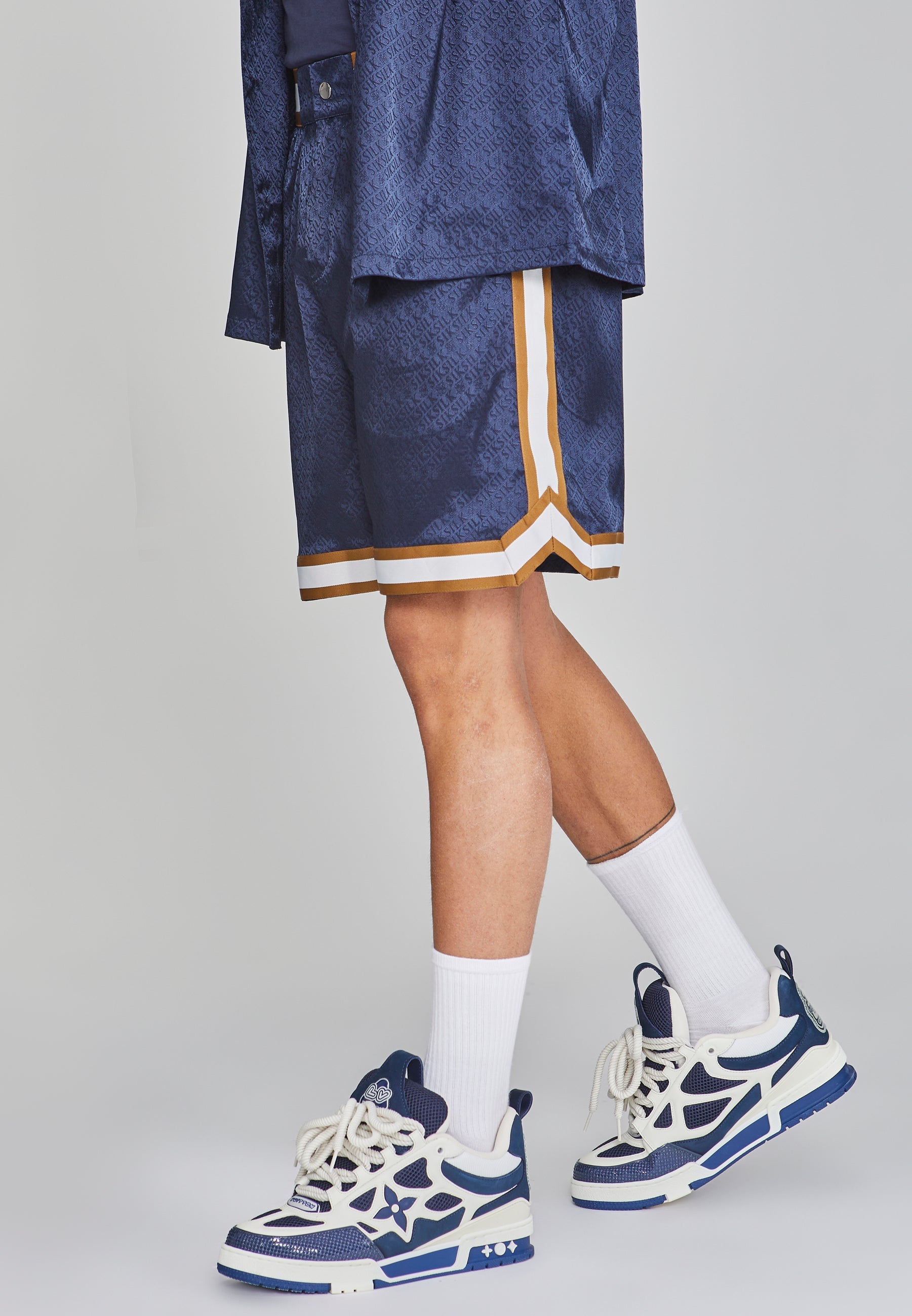 Resort Shorts in Navy Shorts SikSilk