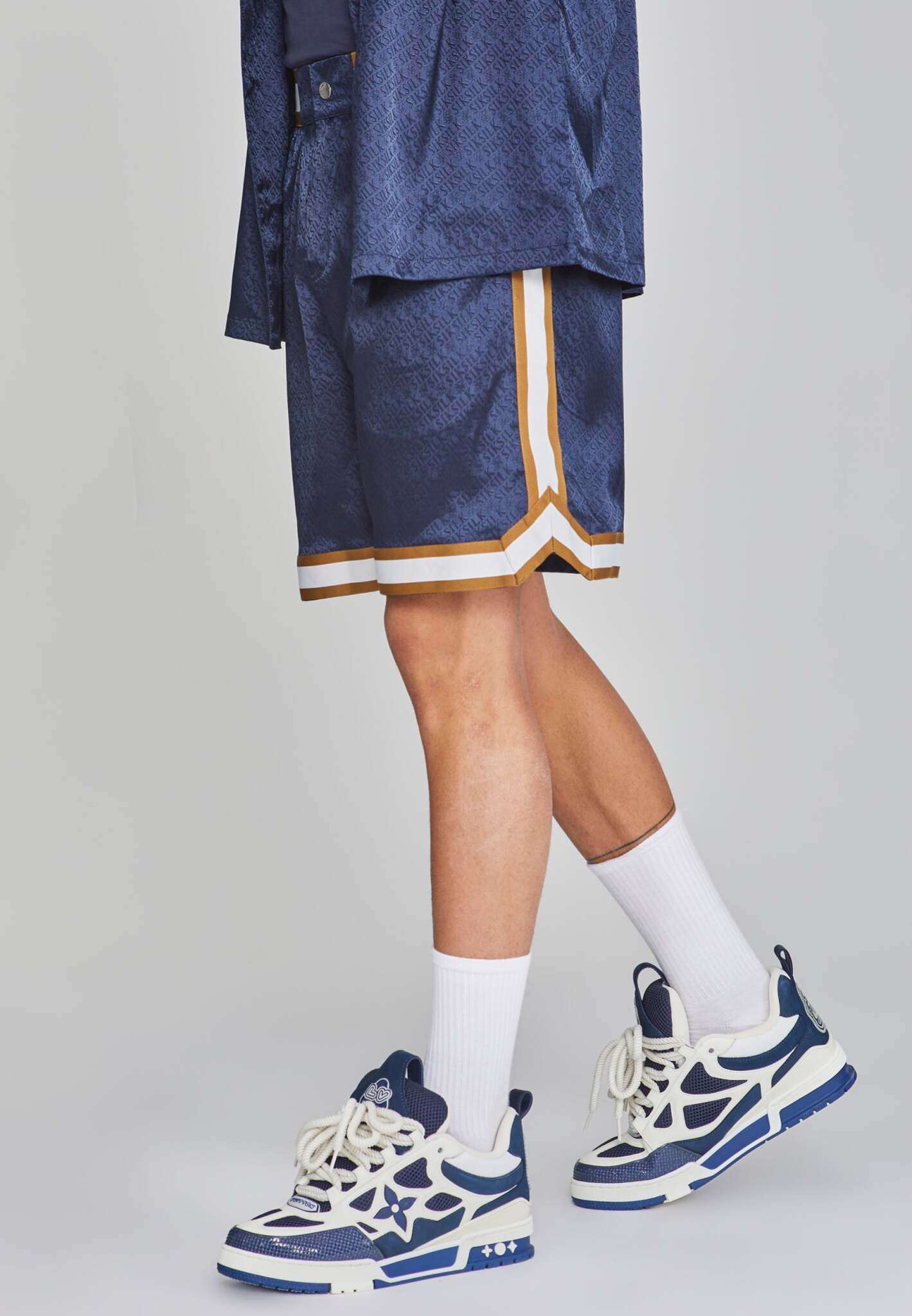Resort Shorts in Navy Shorts SikSilk