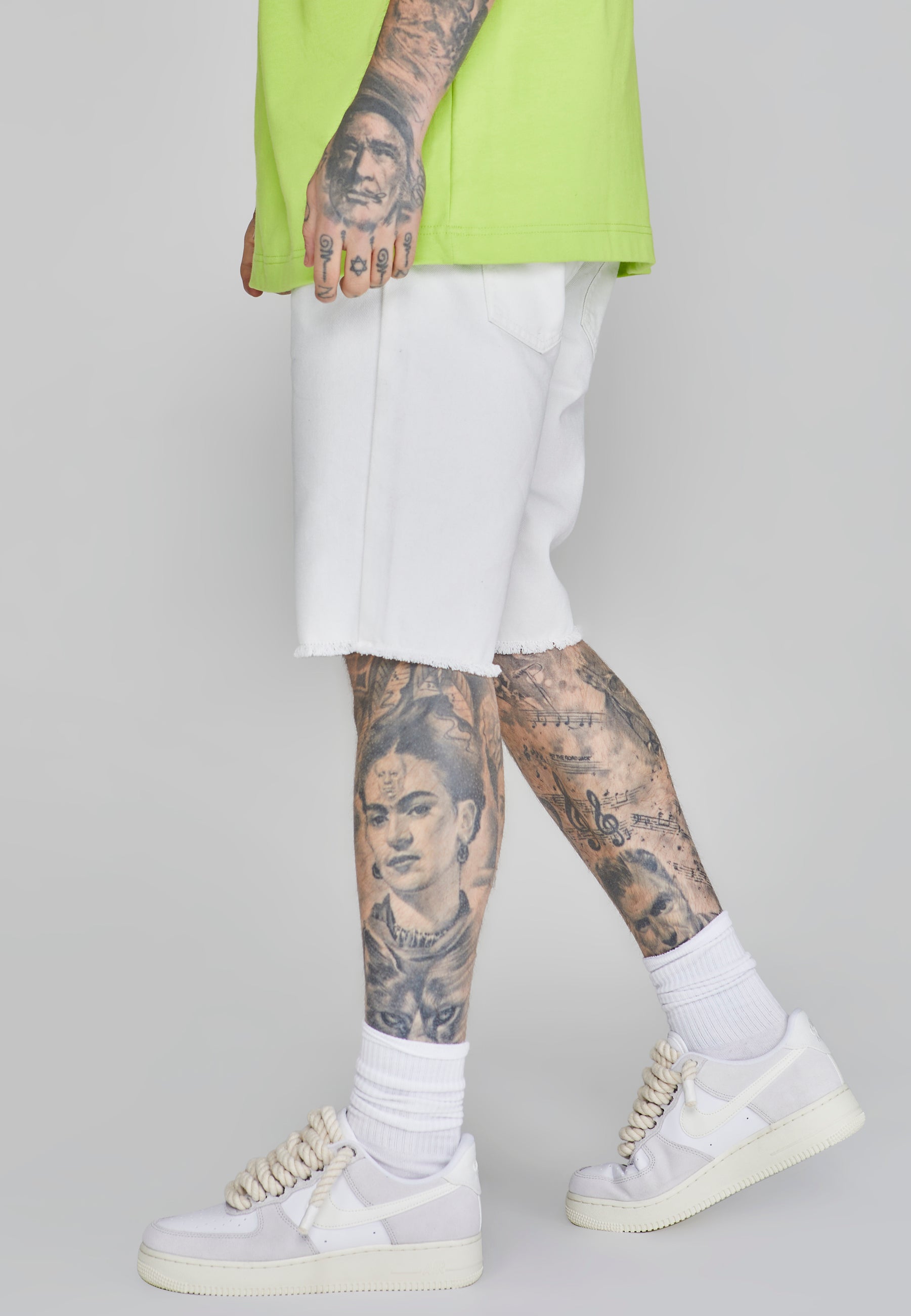 Denim Shorts in White Jeansshorts SikSilk