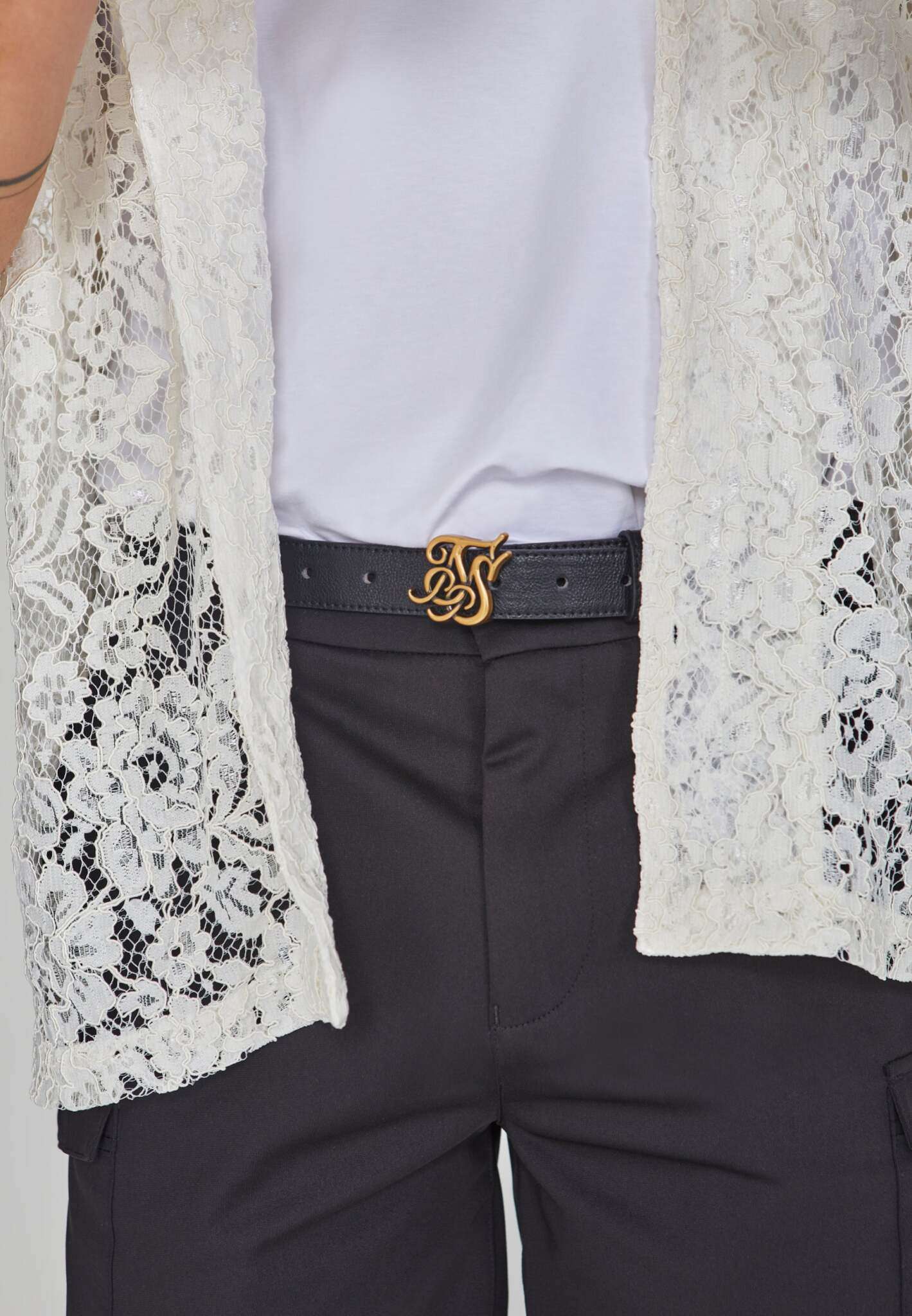 Cargo Shorts in Black Shorts SikSilk