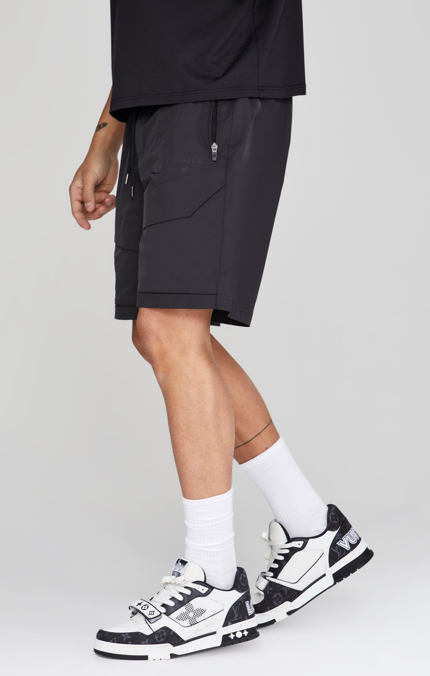 Cargo Shorts in Black Shorts SikSilk