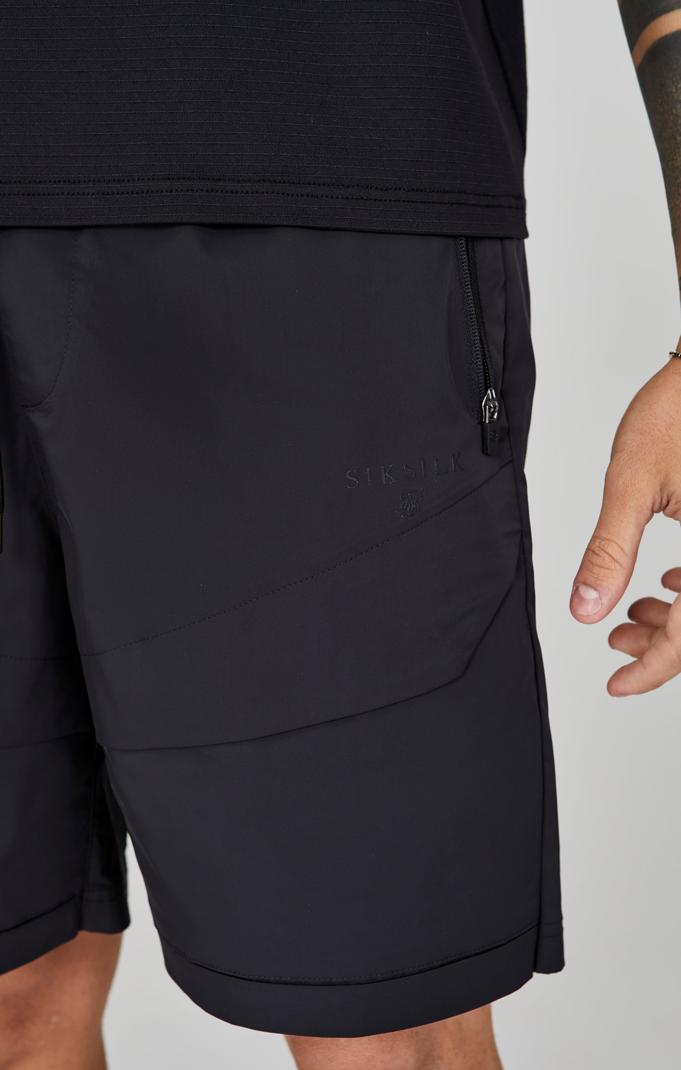 Cargo Shorts in Black Shorts SikSilk