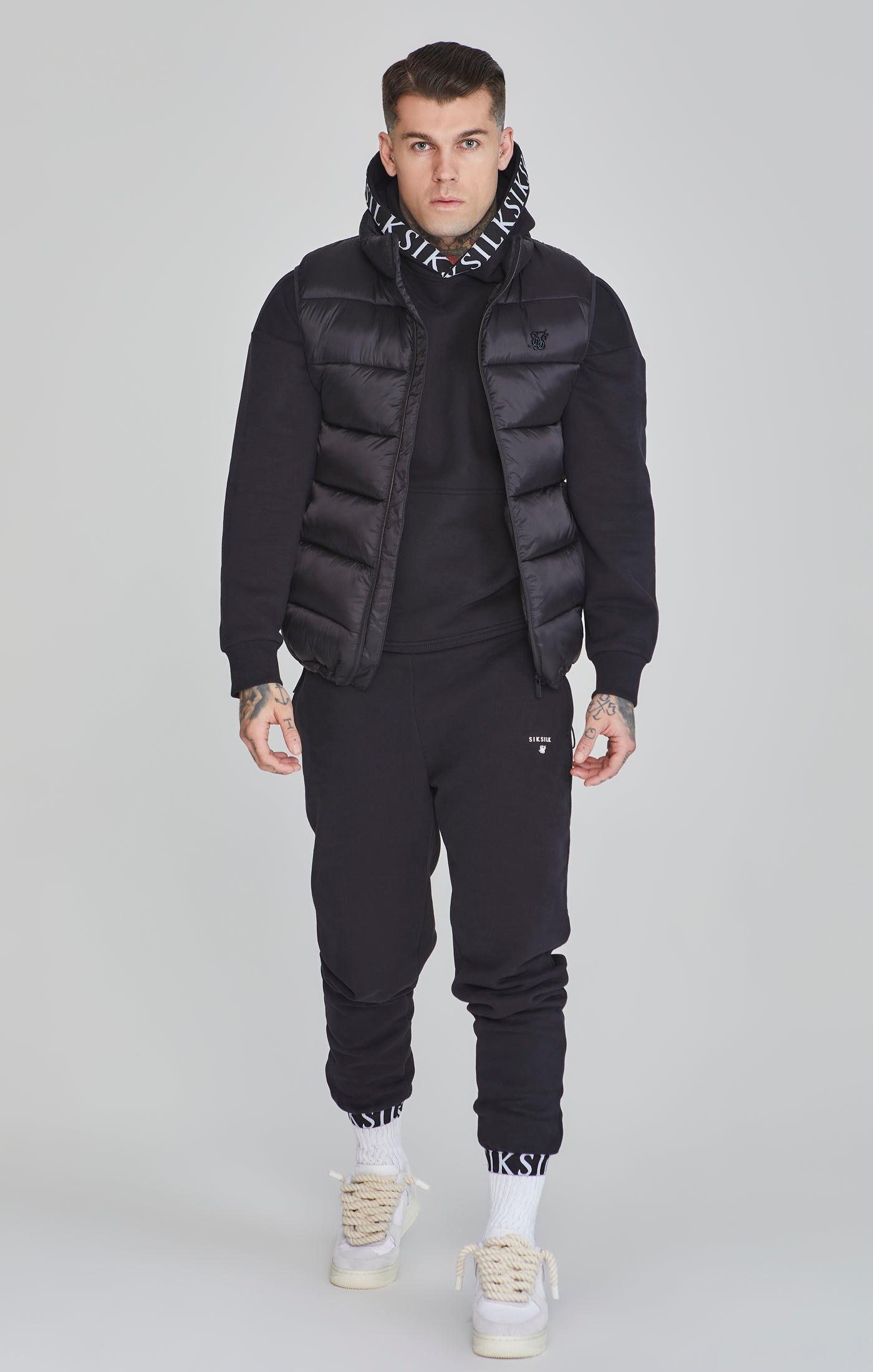 Gilet in Black Jacken SikSilk