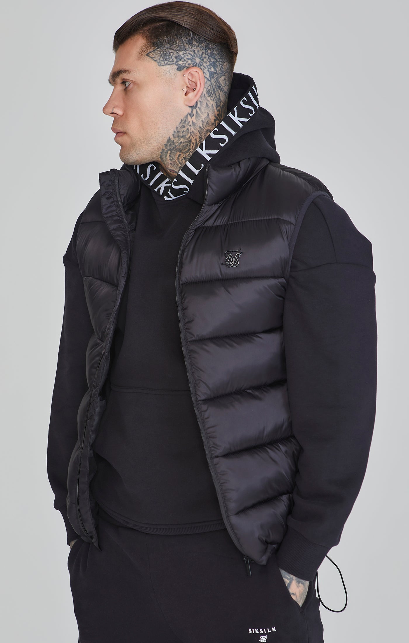 Gilet in Black Jacken SikSilk