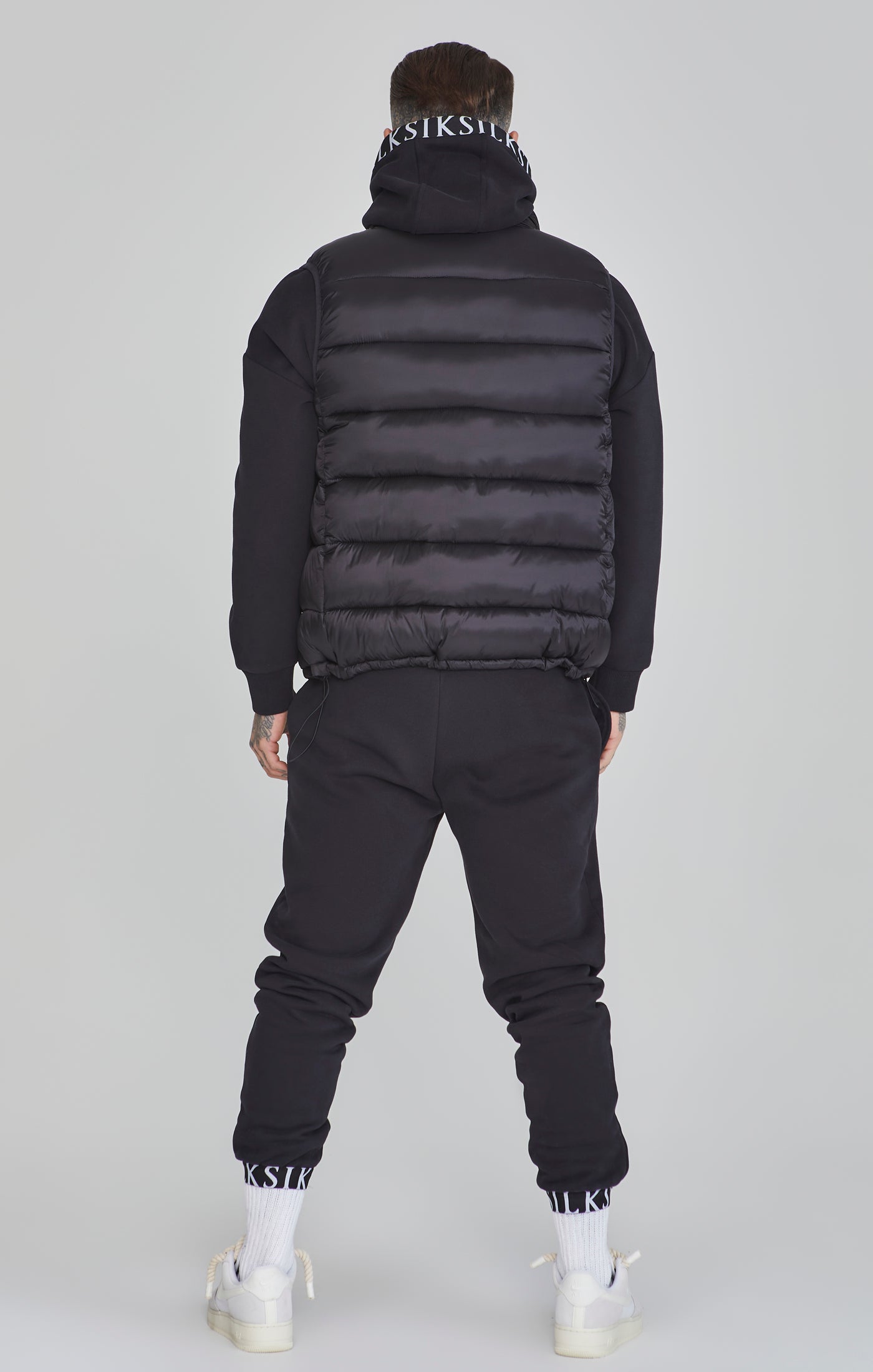 Gilet in Black Jacken SikSilk