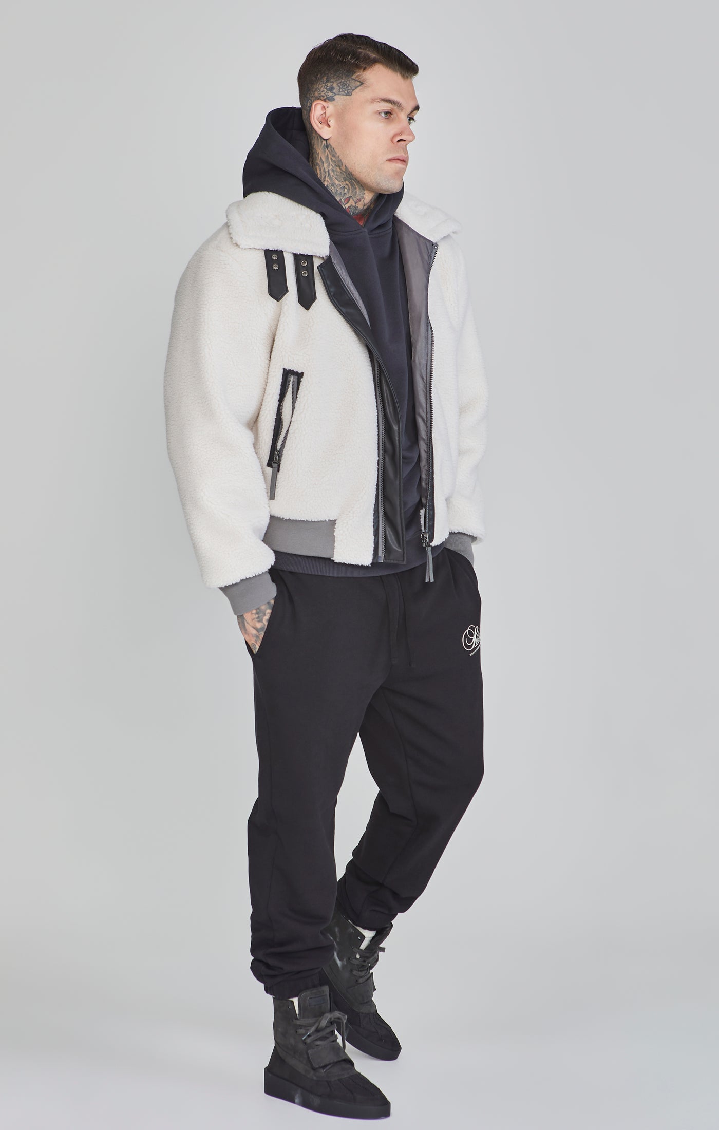 Bomber Jacket in Ecru Jacken SikSilk