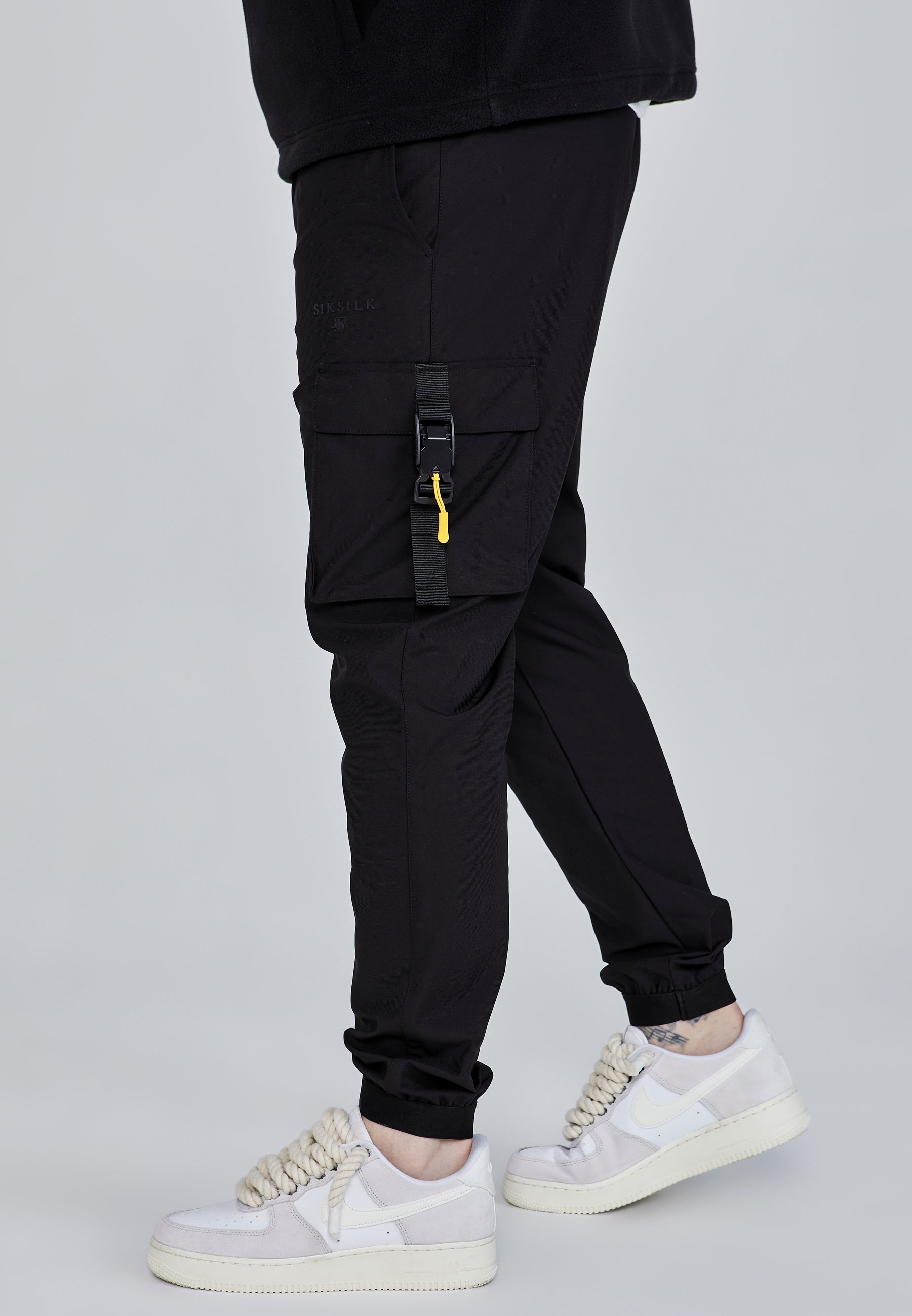 Cargo Pants in Black Hosen SikSilk