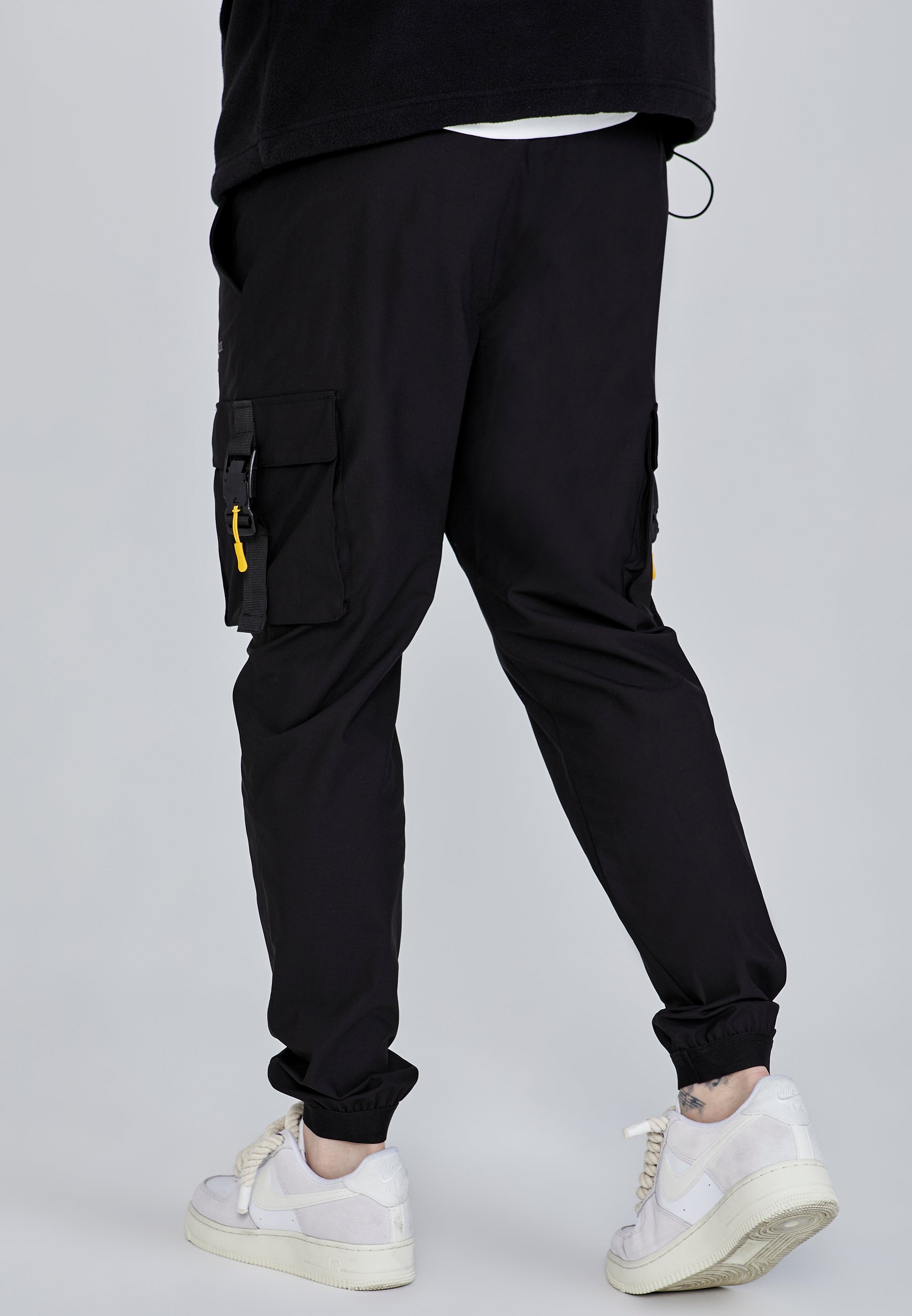 Cargo Pants in Black Hosen SikSilk