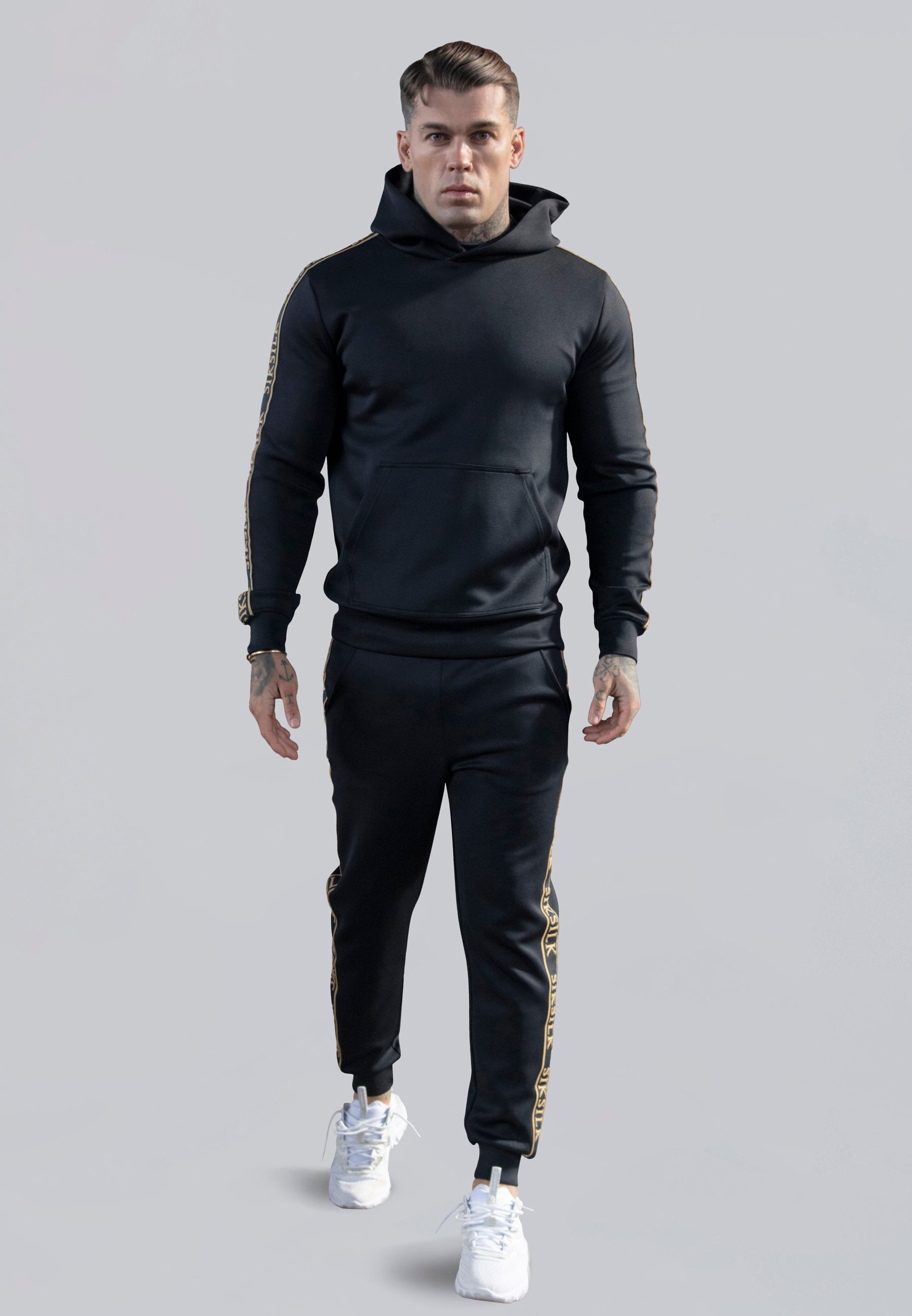 Muscle Fit Joggers in Black Hosen SikSilk