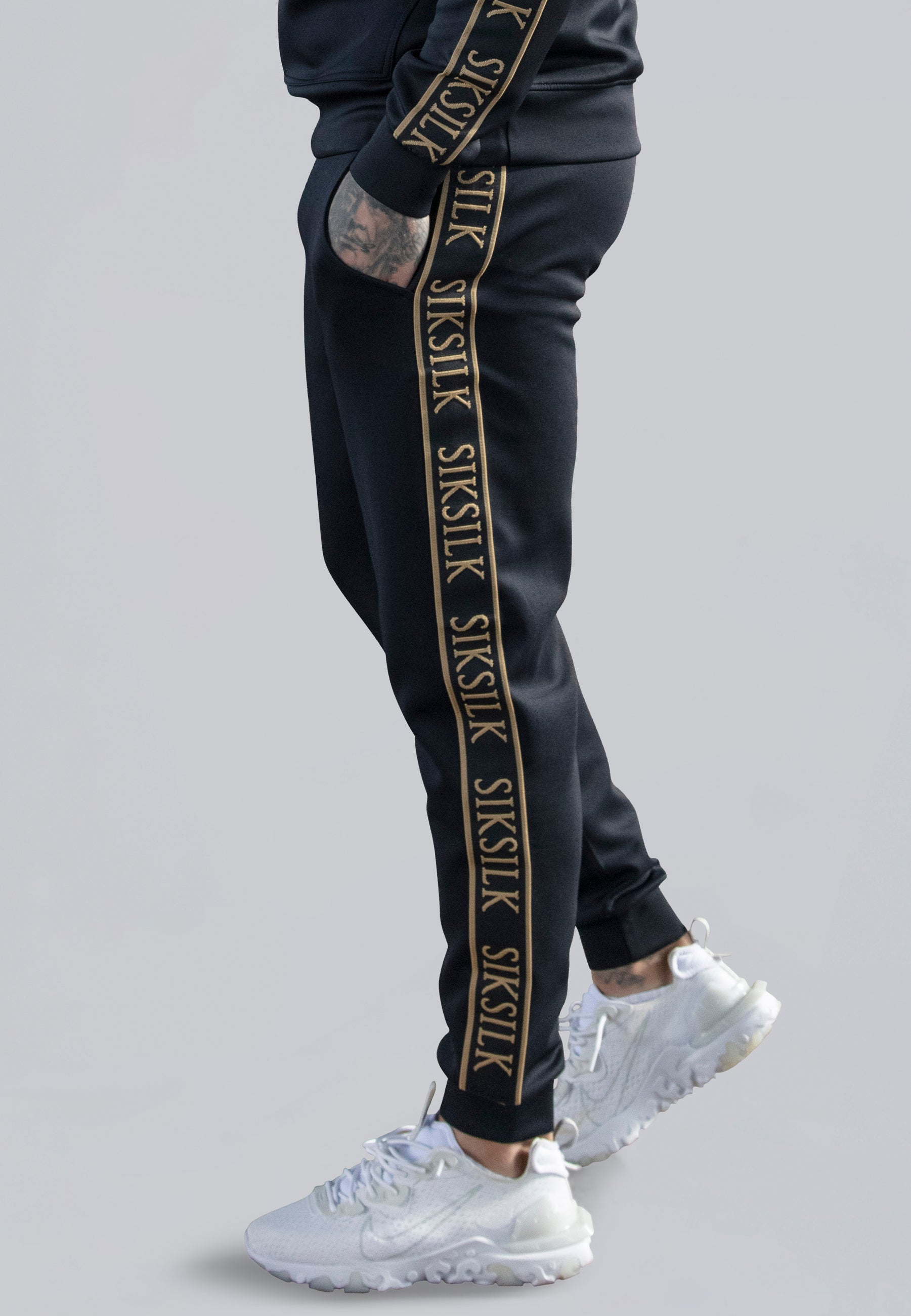 Muscle Fit Joggers in Black Hosen SikSilk
