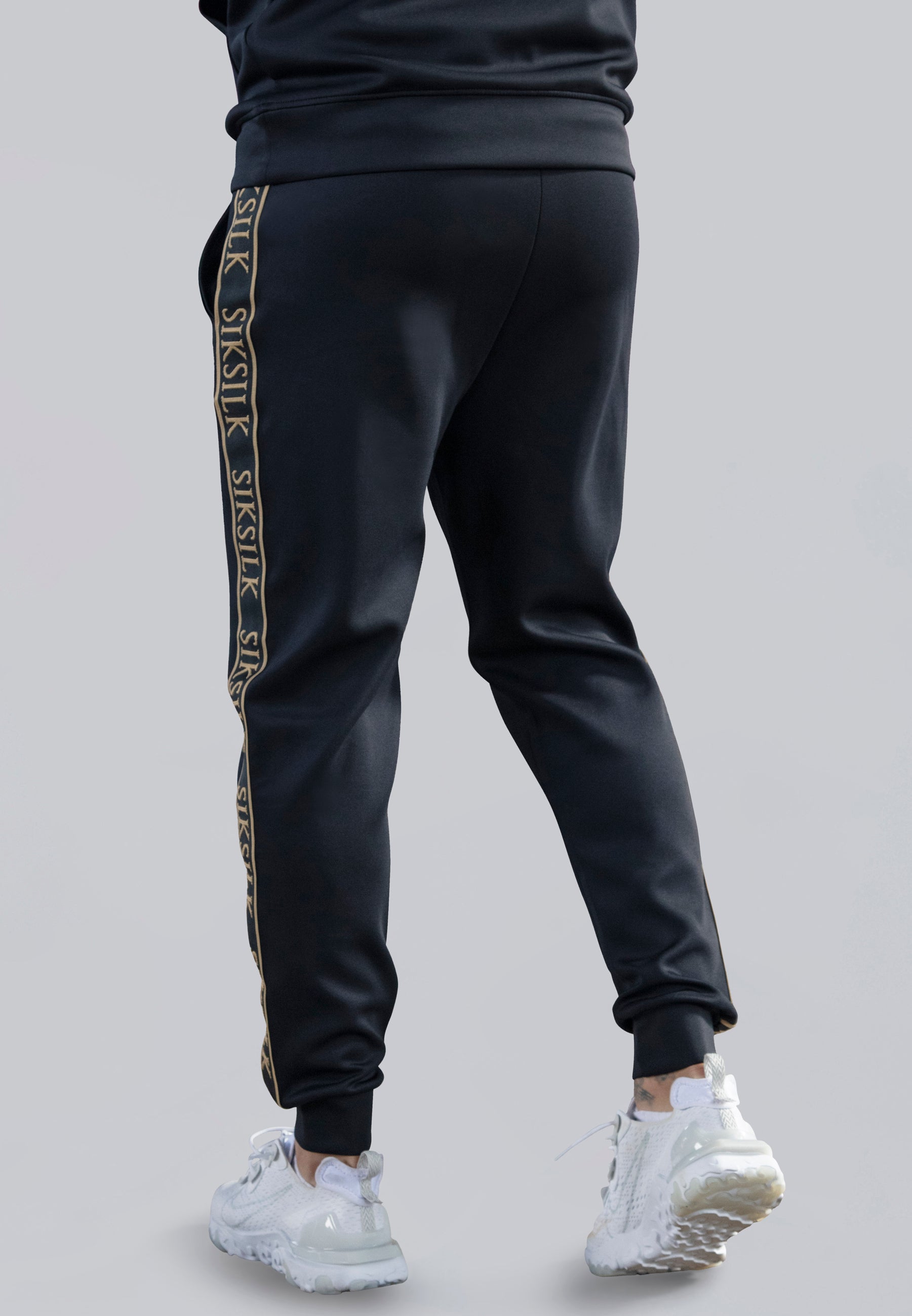 Muscle Fit Joggers in Black Hosen SikSilk