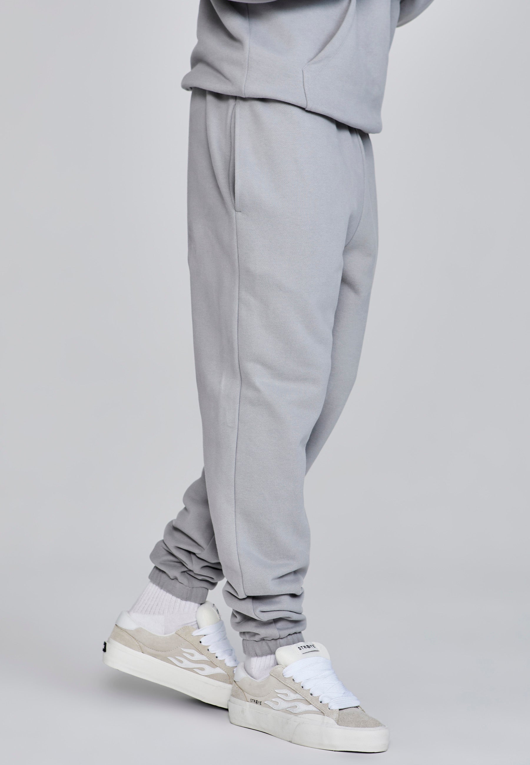 Relaxed Fit Joggers in Grey Hosen SikSilk