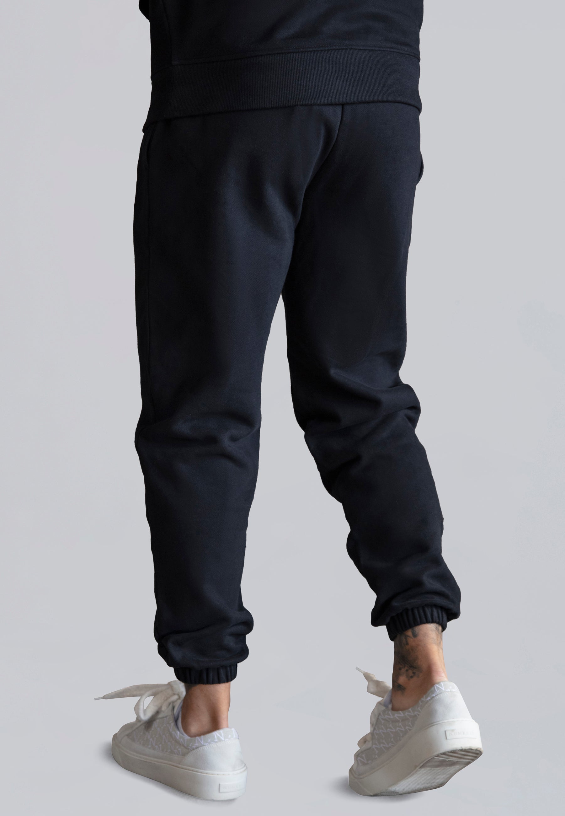 Relaxed Fit Joggers in Black Hosen SikSilk