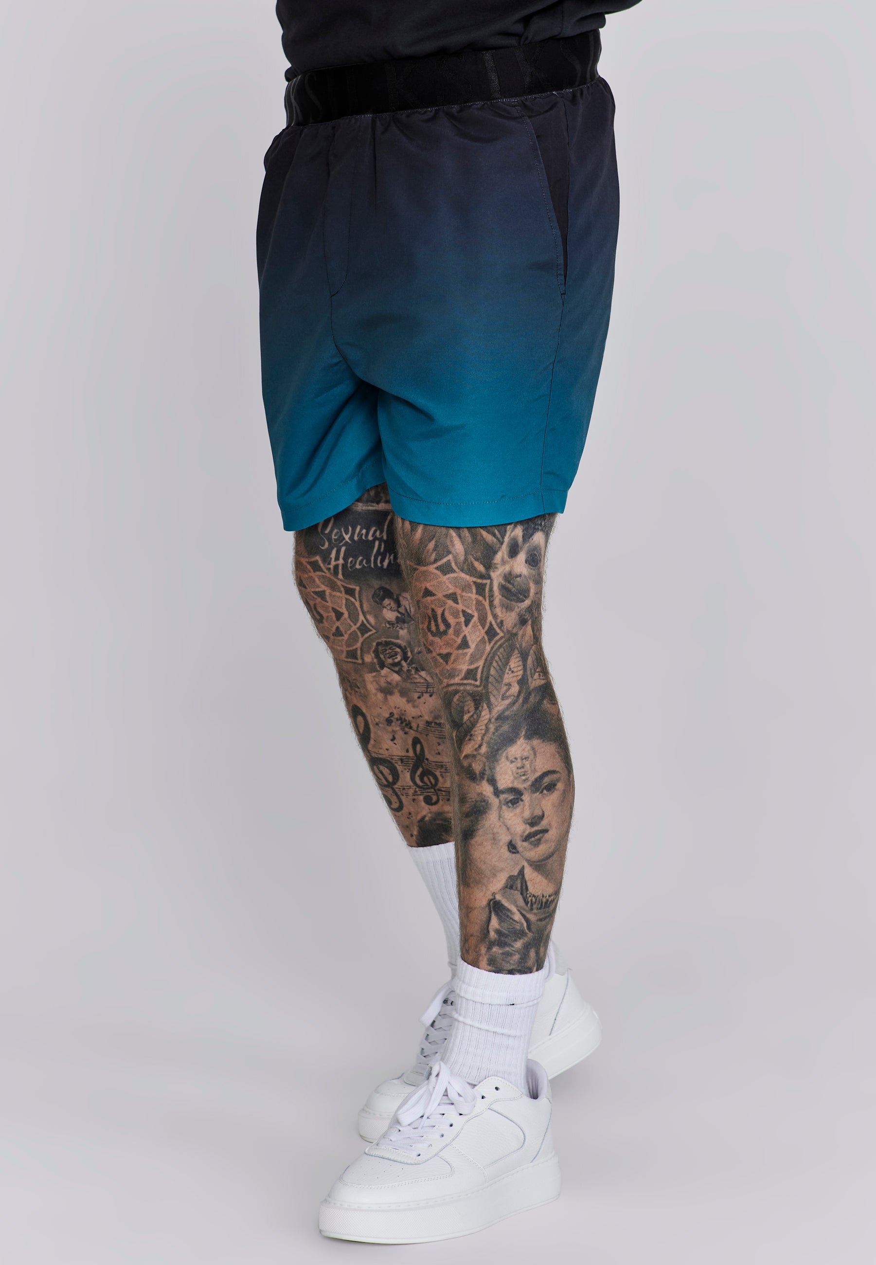 Fade Swim Shorts in Black, Teal Badehosen SikSilk